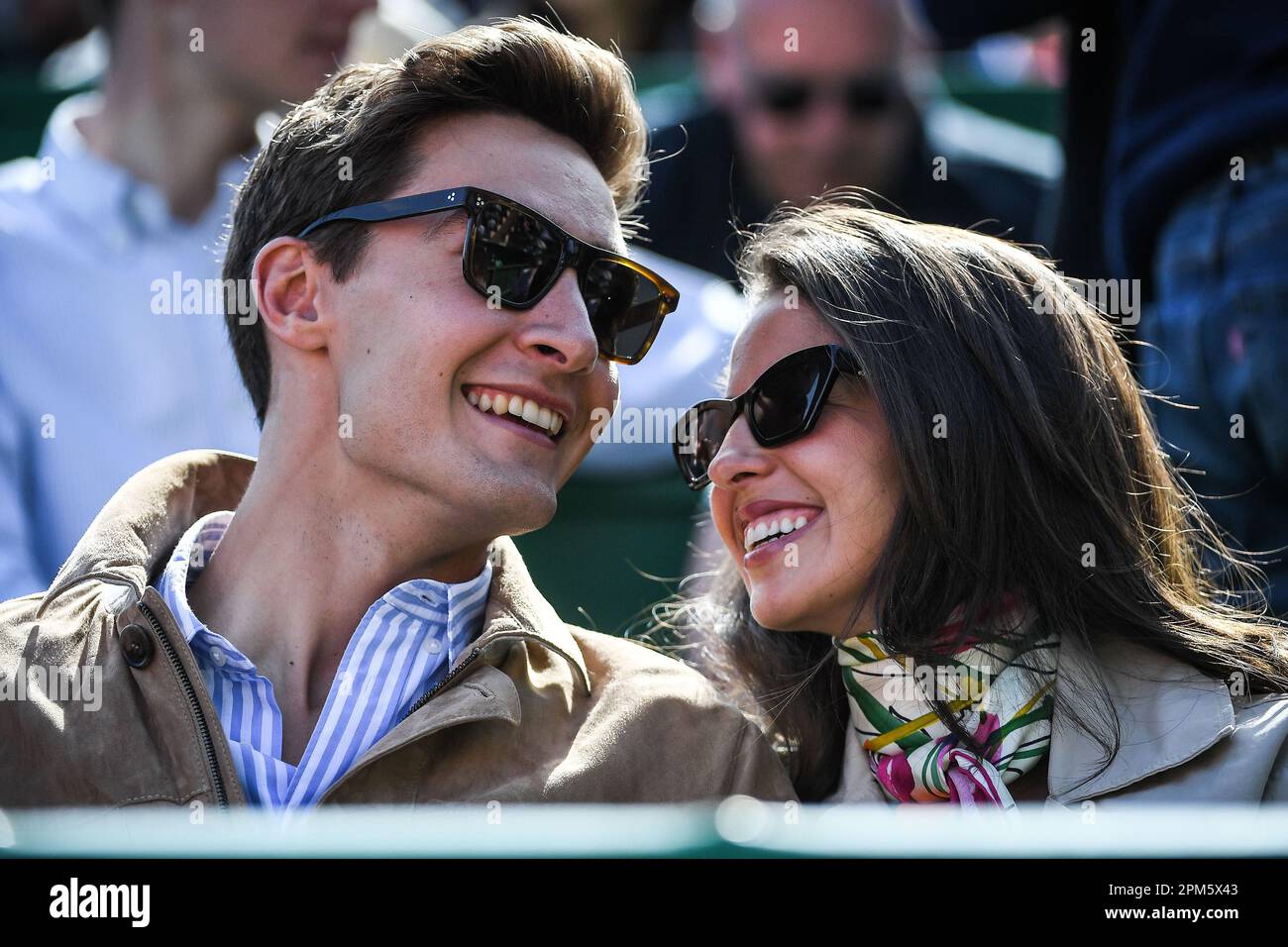 George RUSSELLL mit seiner Freundin Carmen MONTERO MUNDT während der Tennisveranstaltung Rolex Monte-Carlo, ATP Masters 1000 am 11. April 2023 im Monte-Carlo Country Club in Roquebrune Cap Martin, Frankreich - Foto: Matthieu Mirville/DPPI/LiveMedia Stockfoto