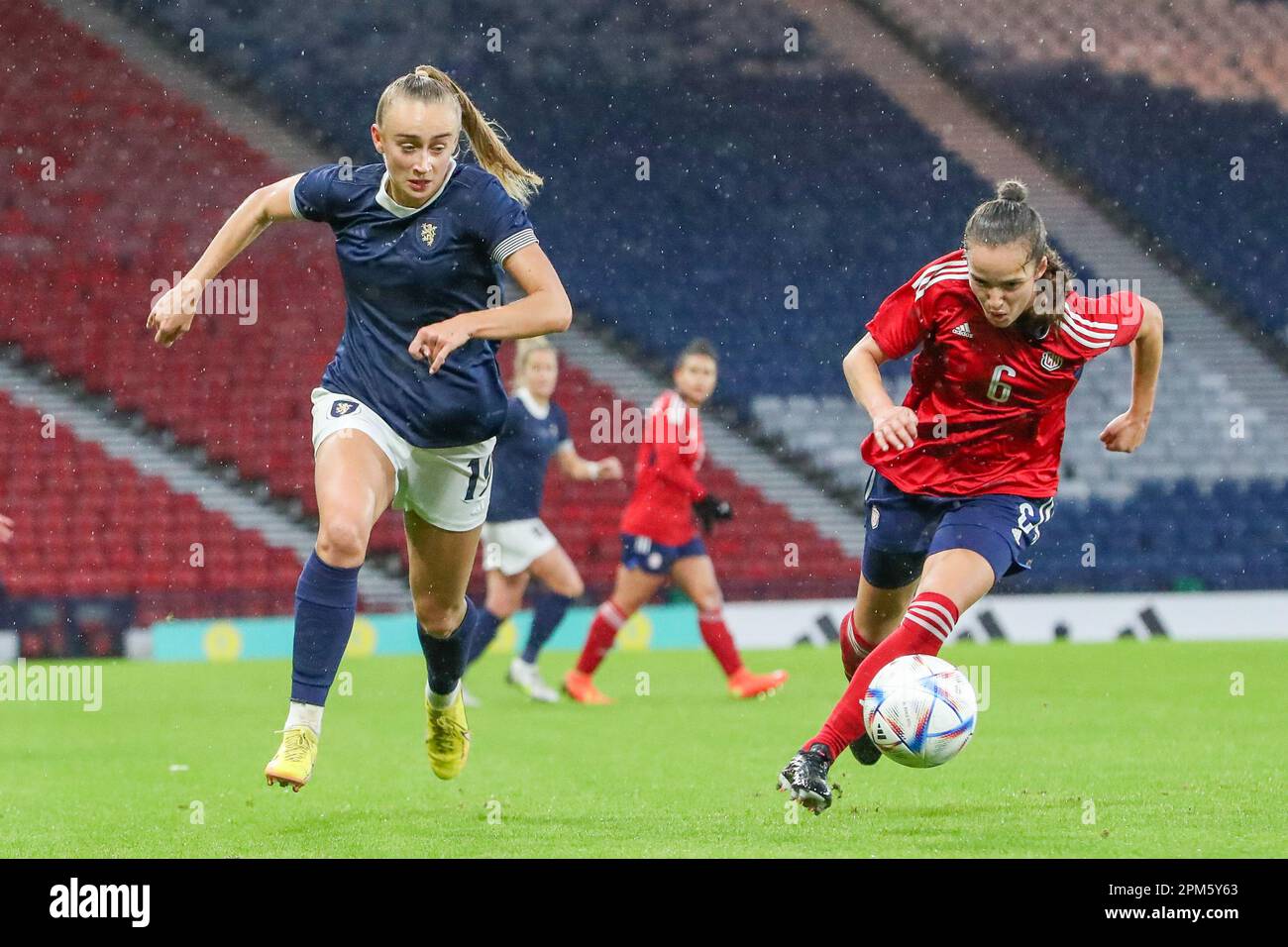 Glasgow, Großbritannien. 11. April 2023. UK. Die schottische Frauennationalmannschaft trat in einem freundlichen Hampden Park, Glasgow, Schottland, Großbritannien, gegen die Nationalmannschaft der Frauen von Costa Rica an. Schottland gewann 4 - 0 mit Toren von EMMA WATSON (Nr. 11) 5 Minuten und 66 Minuten, CAROLINE WIER (Nr. 9) 37 Minuten und ein eigenes Tor von KATHERINE ALVARADO (Nr. 16) 28 Minuten. Kredit: Findlay/Alamy Live News Stockfoto