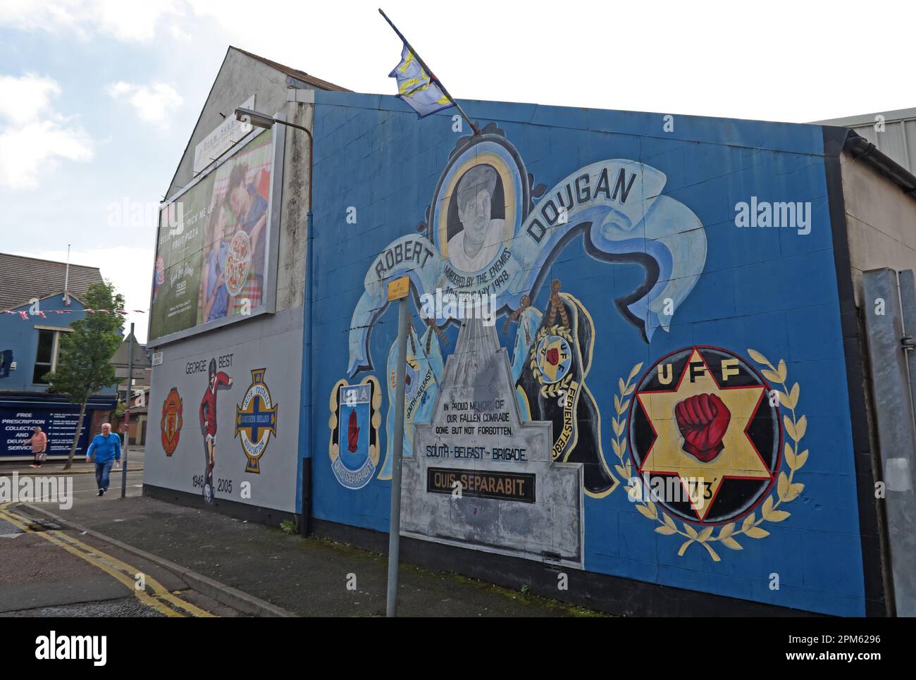 Wandgemälde für Robert Dougan, ermordet am 10. Februar 1998, UDA, Blythe Street, Sandy Row, Belfast, Nordirland, Vereinigtes Königreich, BT12 5EY Stockfoto