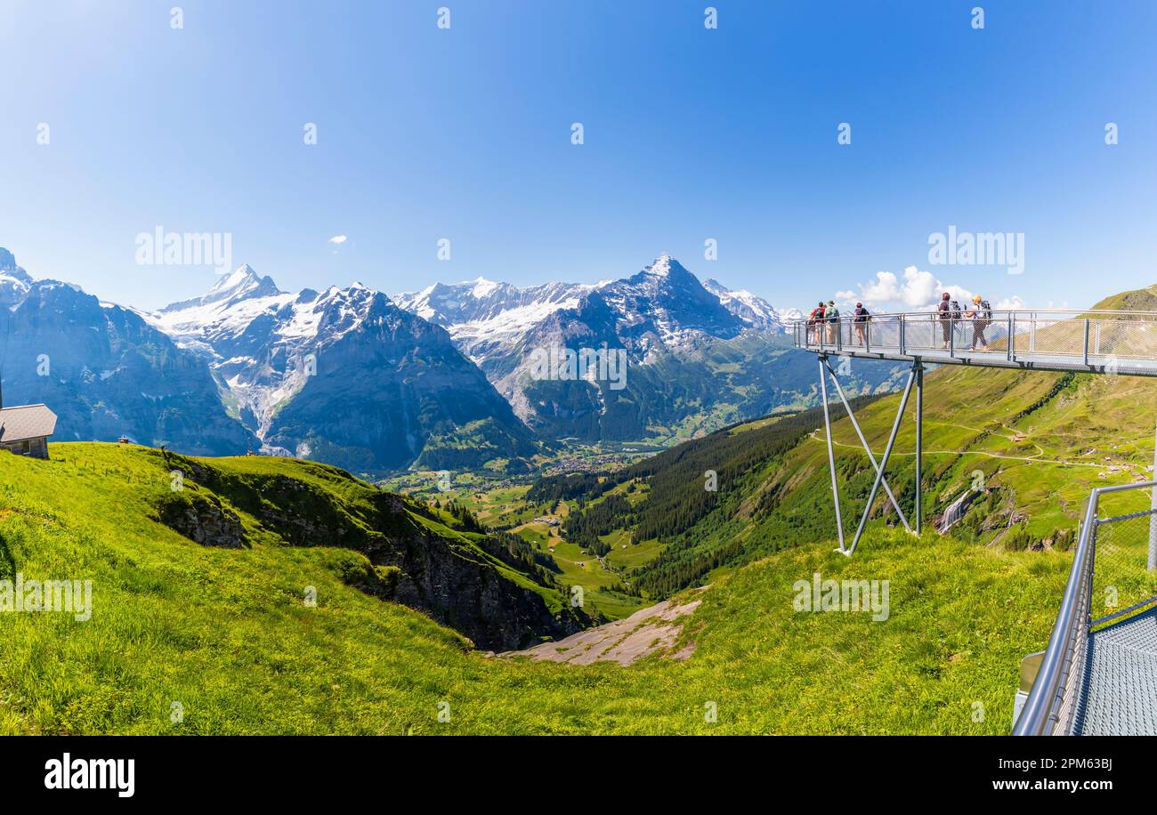 First Cliff Walk, eine Panoramaplattform in Grindelwald-First, Jungfrau Region, Berner Oberland, Schweiz und Eiger Aussicht Stockfoto