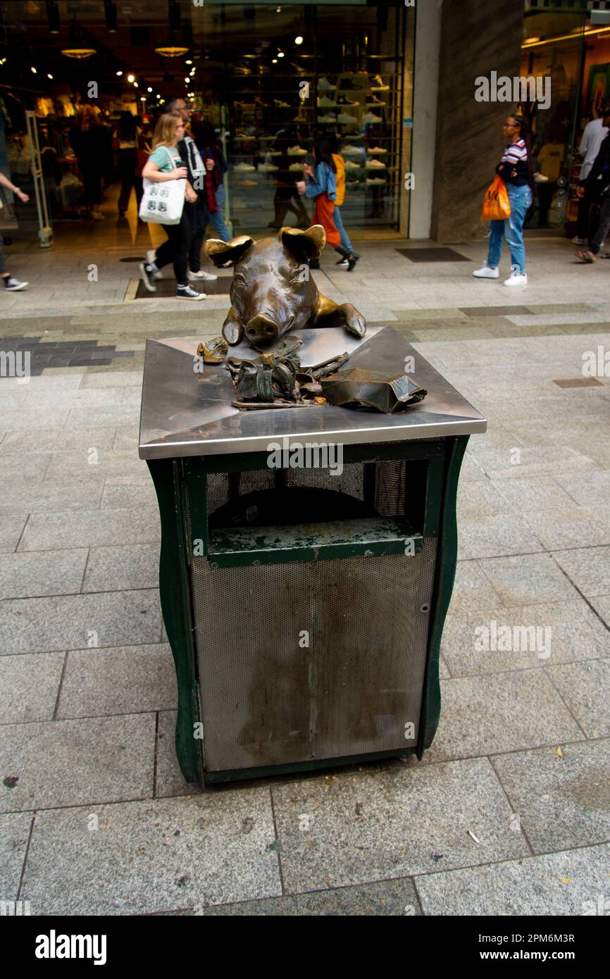 Adelaide, Australien - 1. Mai 2022: Statue von „A Day Out“ mit den „Rundle Mall Pigs“ Stockfoto