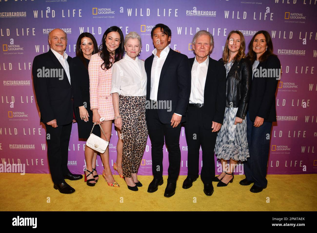 NEW YORK - APRIL 11: Bob Eisenhardt, Courteney Monroe, Chai Vasarhelyi, Kristine Tompkins, Jimmy Chin, Rick Ridgeway, Anna Barnes und Carolyn Bernstein besuchen am 11. April 2023 die New Yorker Premiere der National Geographic Documentary Films „Wild Life“ im Museum of Modern Art. „Wild Life“ erscheint am 14. April 2023 in ausgewählten Kinos und streamt am 26. Mai 2023 auf Disney+. (Foto: Anthony Behar/PictureGroup/Sipa USA für National Geographic) Stockfoto