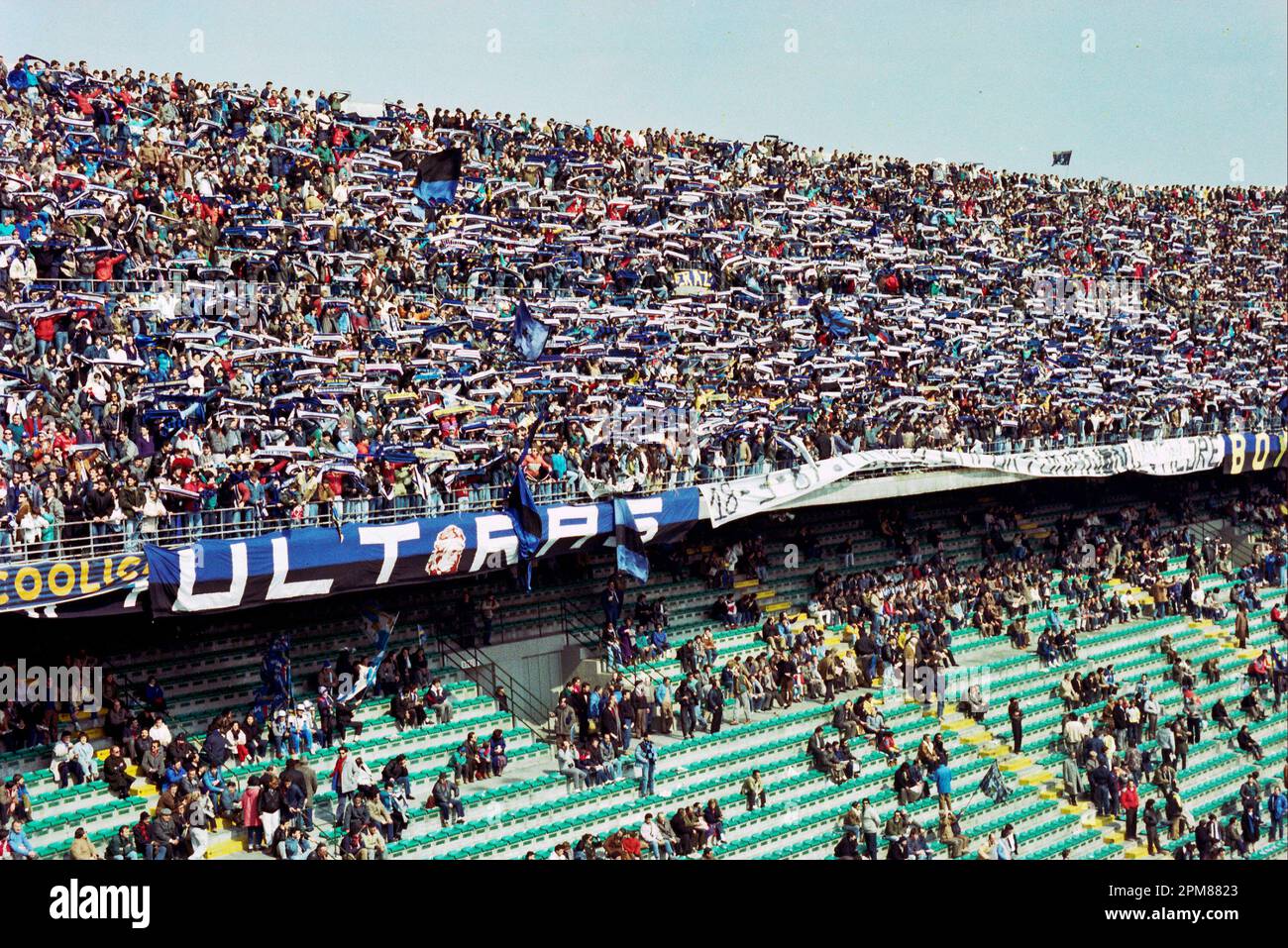 Italien Ultras Season Serie A 1986 87 Auf Dem Foto Inter napoli italien-ultras-season-serie-a-1986-87-auf-dem-foto-inter-napoli