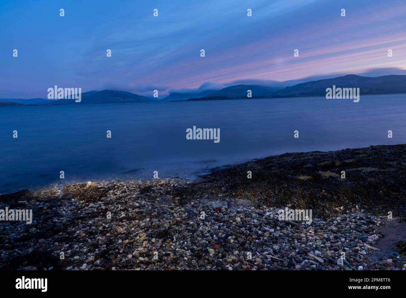 Staycation, Malen mit Licht, Nachtlandschaft, Küste, Küste, Kiesel, Strand Stockfoto