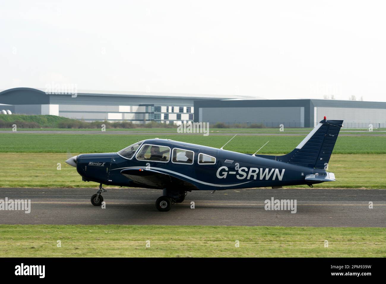 Piper PA28-161 Cherokee Warrior II, Wellesbourne Airfield, Warwickshire, UK (G-SRWN) Stockfoto