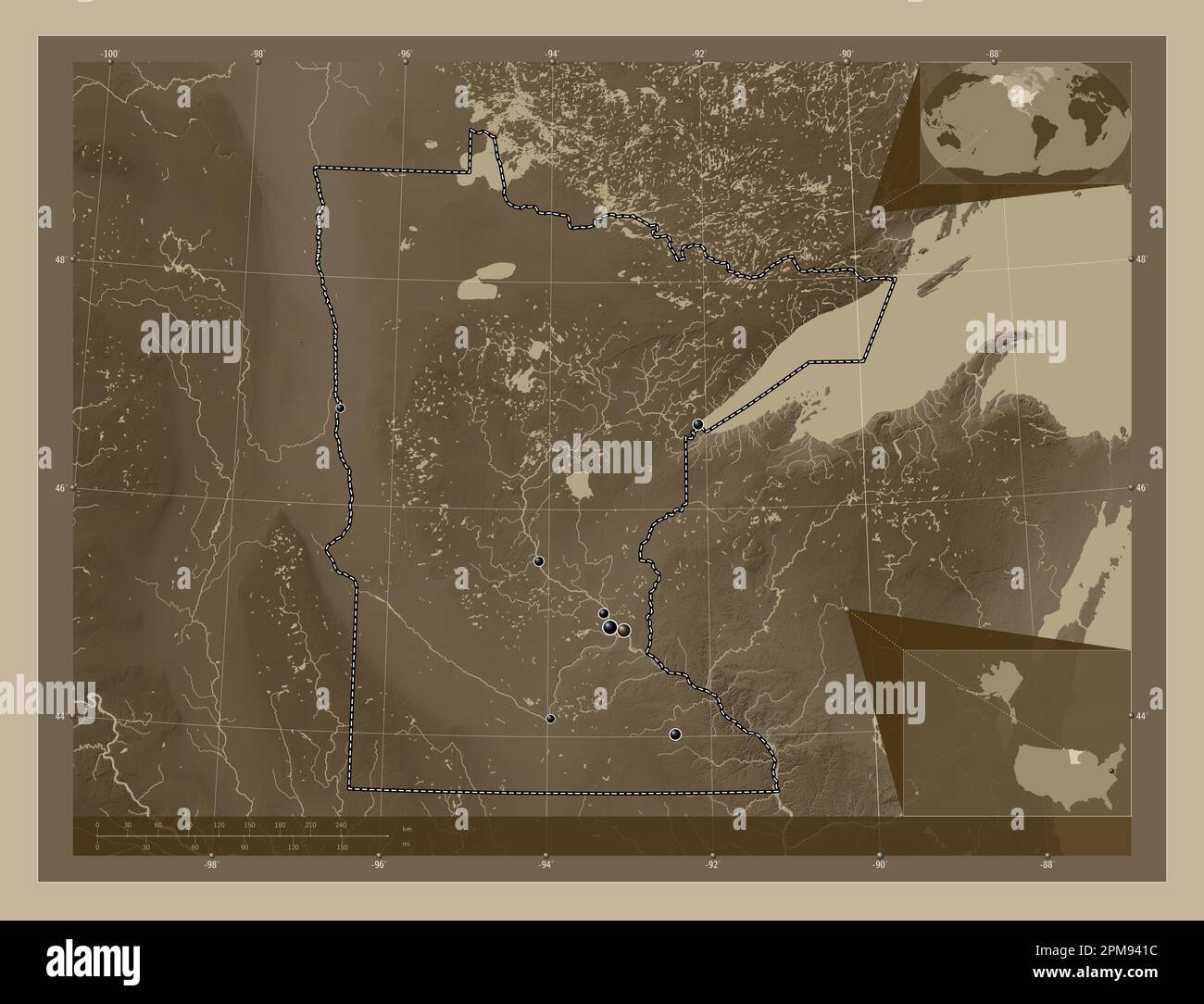 Minnesota, Bundesstaat der Vereinigten Staaten von Amerika. Höhenplan in Sepia-Tönen mit Seen und Flüssen. Standorte der wichtigsten Städte der Region. Korr Stockfoto