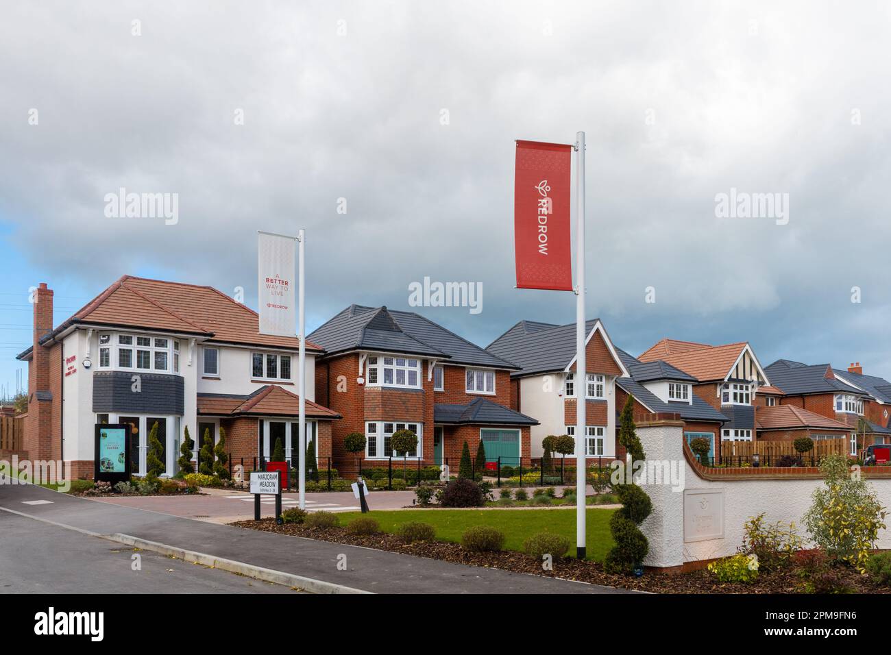 Neue Wohnungsbauprojekte von Redrow Immobilienentwicklern namens Cromwell Court in Old Basing, Hampshire, England, Großbritannien Stockfoto