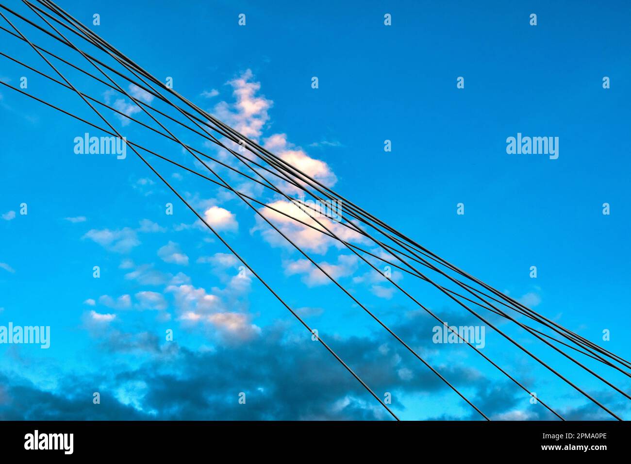 Blick auf die Ponte Ennio Flaiano bei Sonnenuntergang, Pescara, Italien Stockfoto