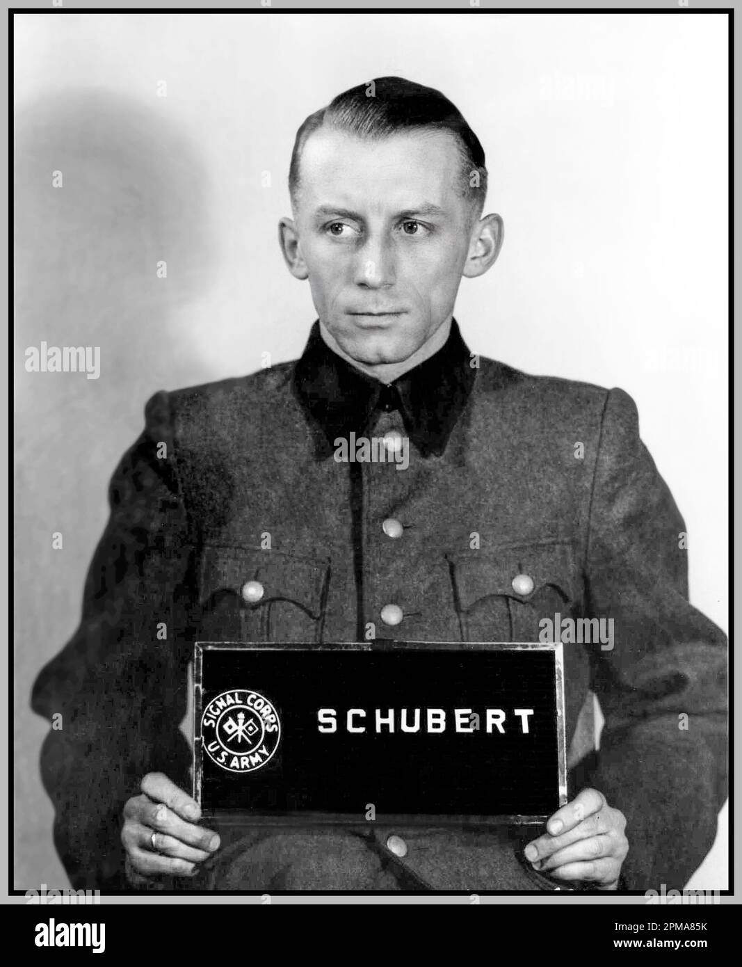 Heinz Hermann Schubert Nazi war Einsatzgruppen Trial (27. August 1914 – 17. August 1987) war ein nazideutscher SS-Offizier. Er hatte den Rang des Obersturmführers inne (entspricht 1. Leutnant). 1948 wurde er beim Einsatzgruppen-Prozess Nürnberg zum Tode verurteilt, der später in 10 Jahre Haft umgewandelt wurde. Stockfoto