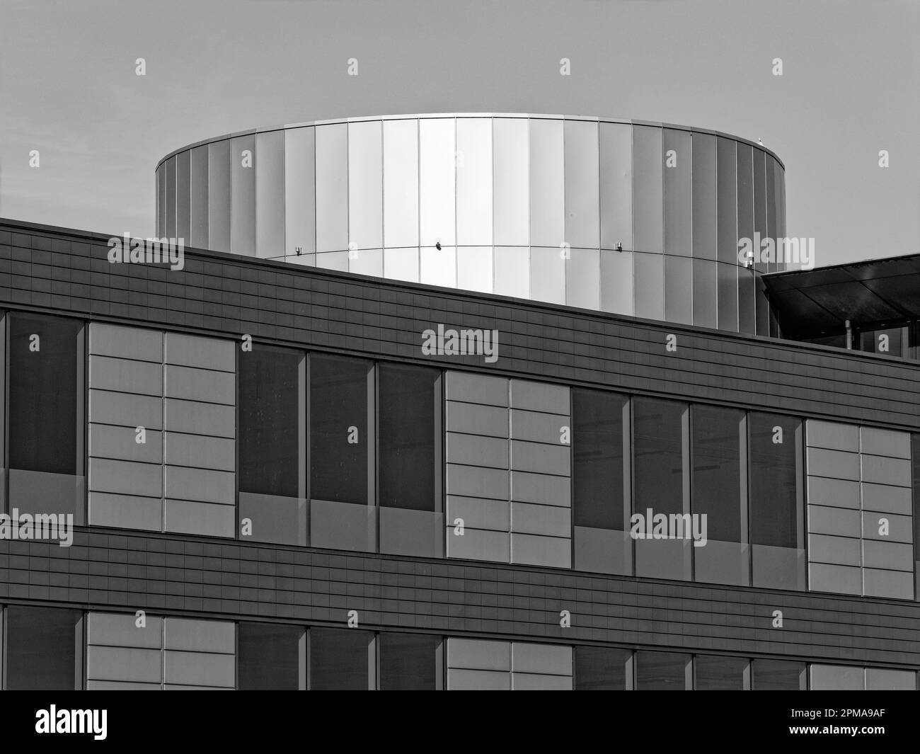 Schwarz-Weiß-Bürogebäude, Campus, Campus Reading, International Business Park, Reading, Berkshire, England, Großbritannien, GB. Stockfoto