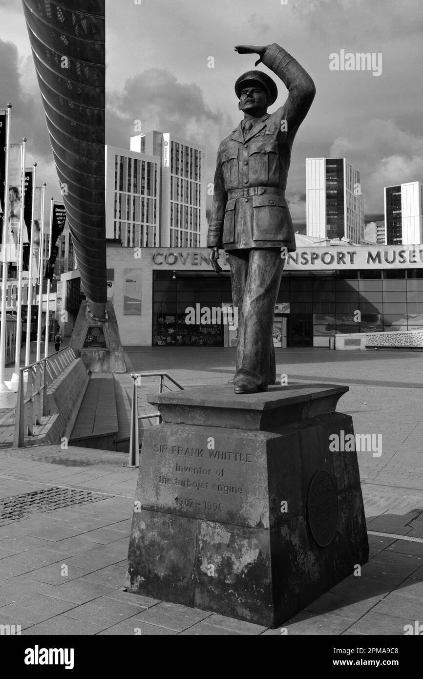 Die Sir Frank Whittle Statue, Millennium Square, Coventry City, West Midlands, England, UK Stockfoto