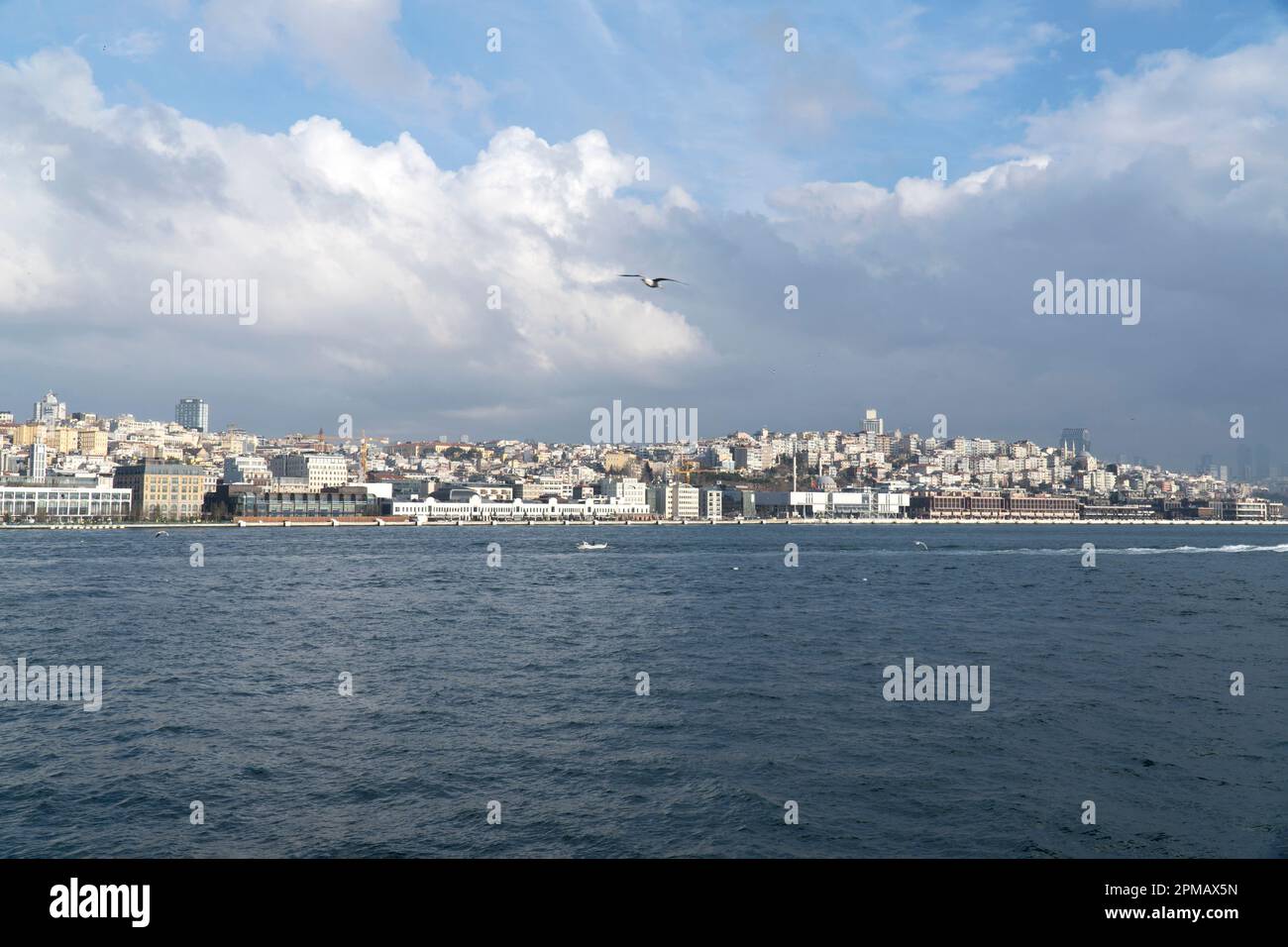 Allgemeiner Blick auf das historische tophane Dock und den Galata Hafen. Istanbul, Türkei Stockfoto