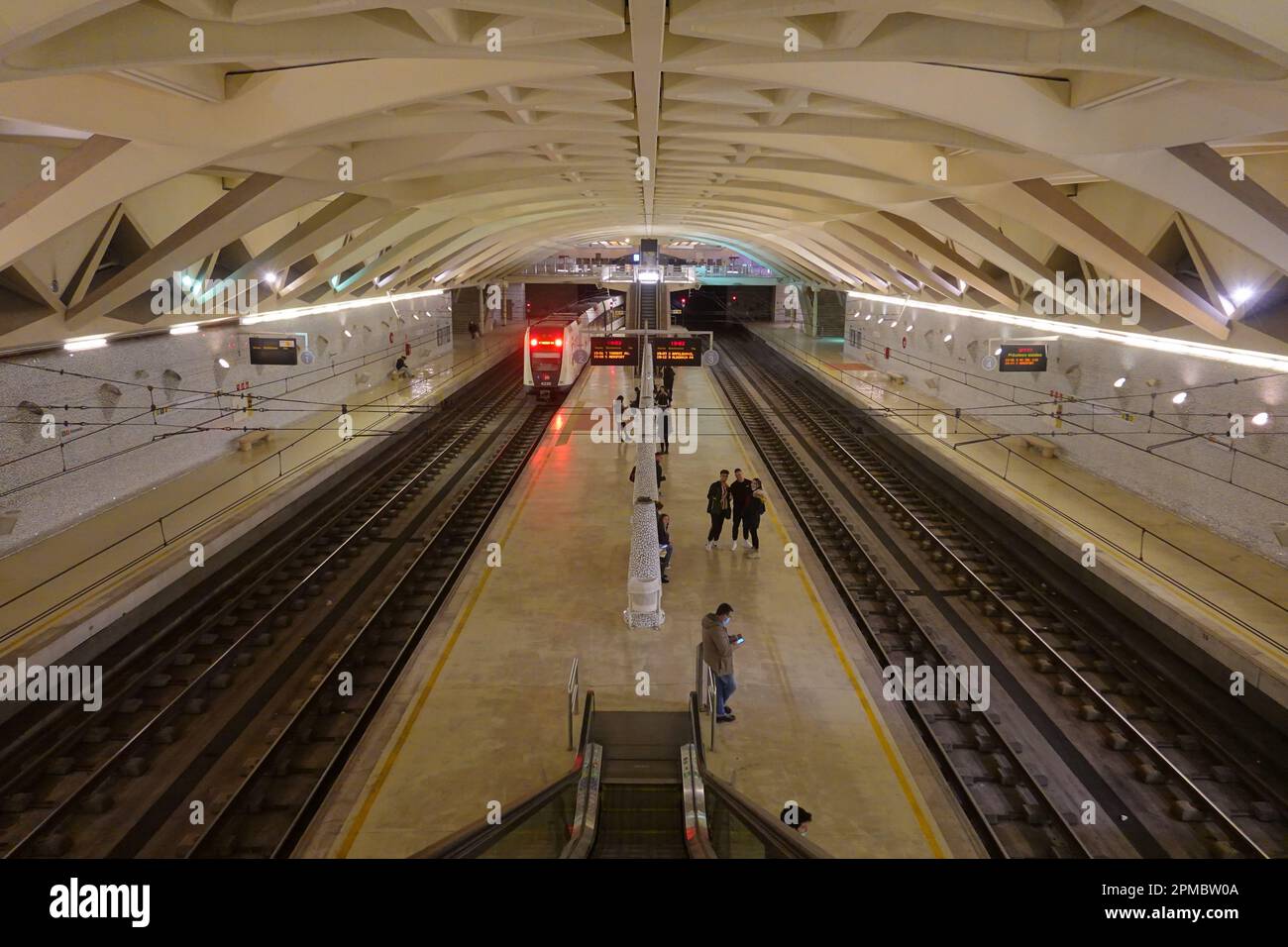 Spanien, Valencia, U-Bahn-Station Alameda von Santiago Calatrava, 1995, Bahnsteigebene // Spanien, Valencia, U-Bahn-Station Alameda von Santiago Calatrava Stockfoto