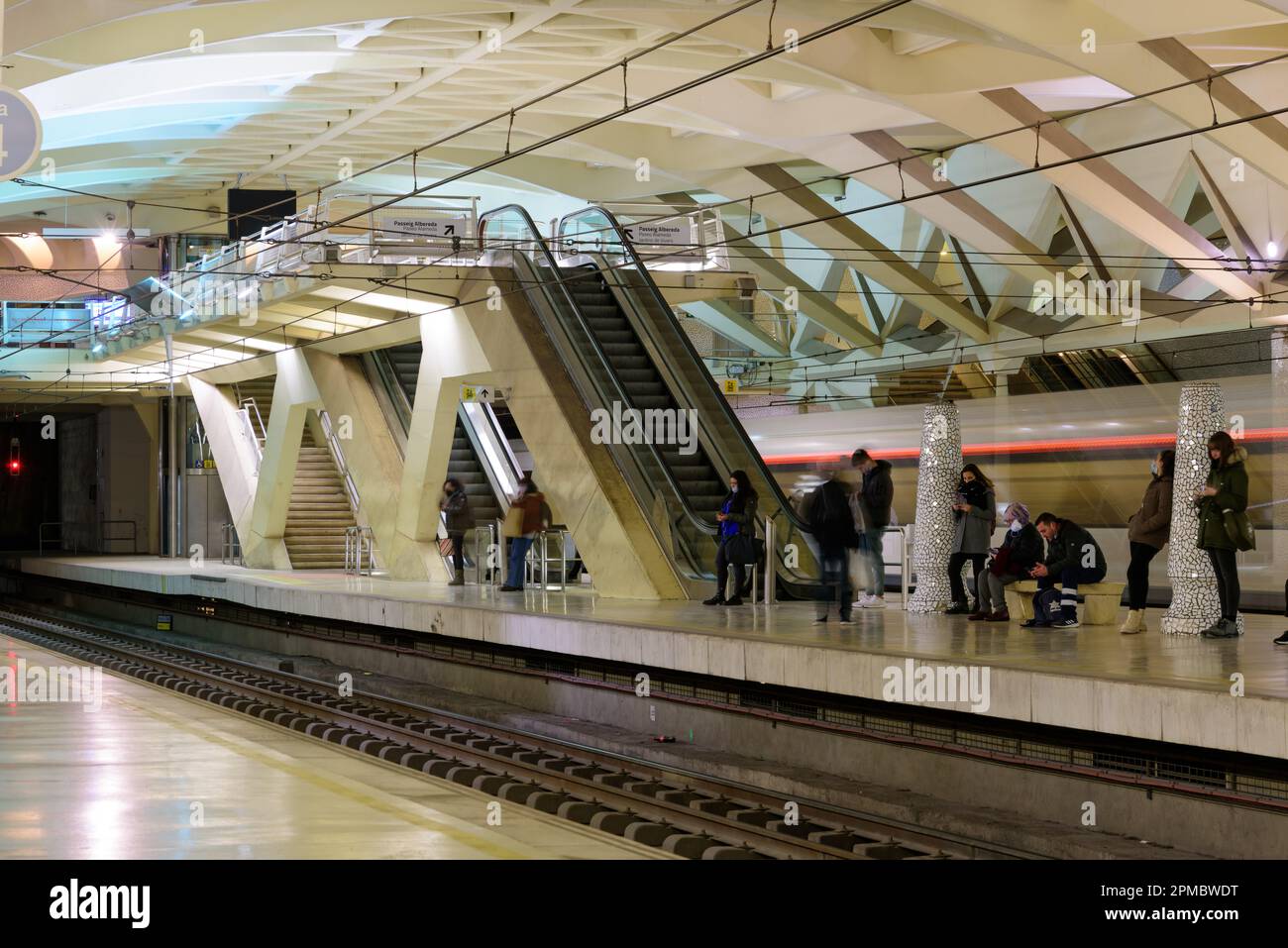 Spanien, Valencia, U-Bahn-Station Alameda von Santiago Calatrava, 1995, Bahnsteigebene // Spanien, Valencia, U-Bahn-Station Alameda von Santiago Calatrava Stockfoto