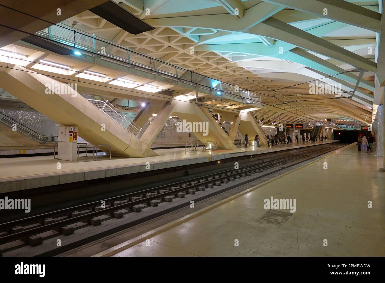 Spanien, Valencia, U-Bahn-Station Alameda von Santiago Calatrava, 1995, Bahnsteigebene // Spanien, Valencia, U-Bahn-Station Alameda von Santiago Calatrava Stockfoto