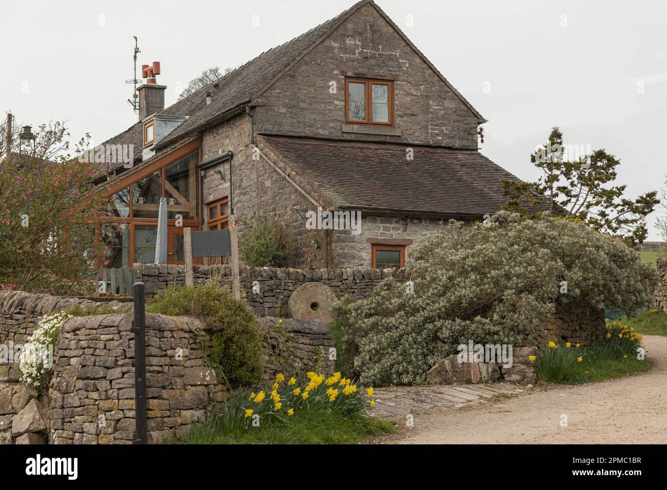 Sehen Sie sich das gabel eines alten Steinhauses im Stil eines traditionellen Paek District Cottage an Stockfoto