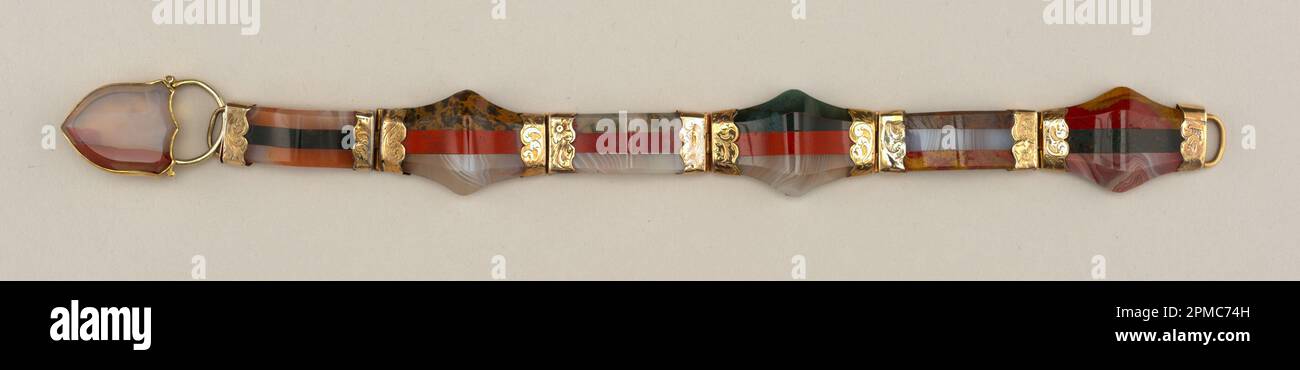 Armband (Schottland); Achat, Gold; A: 19,6 x 2,1 x 0,8 cm (7 11/16 x 13/16 x 5/16 Zoll) B: 2,2 x 2 x 0,8 cm (7/8 x 13/16 x 5/16 Zoll) Stockfoto