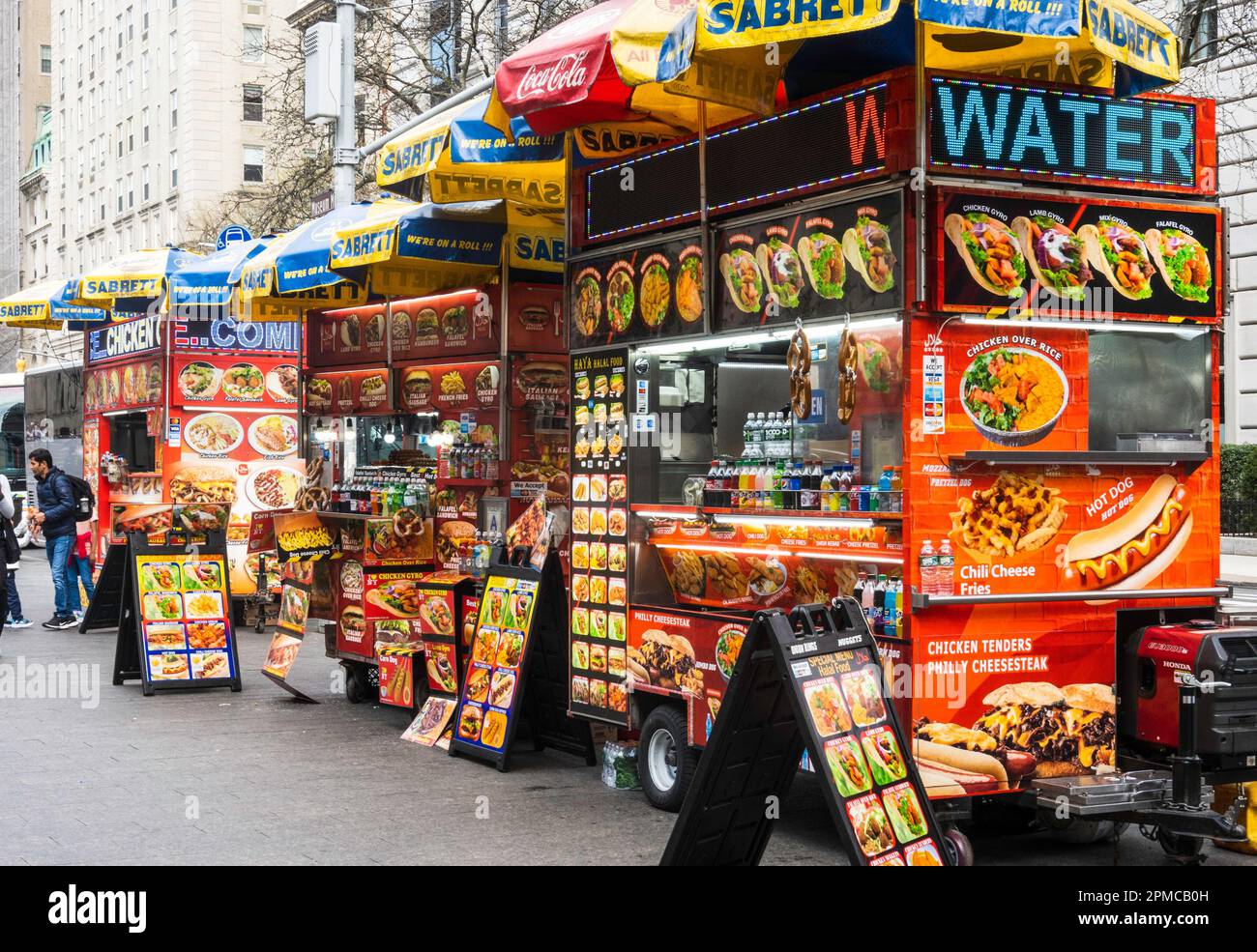 Sidewalk Food Vendor, s NYC, 2023, USA Stockfoto
