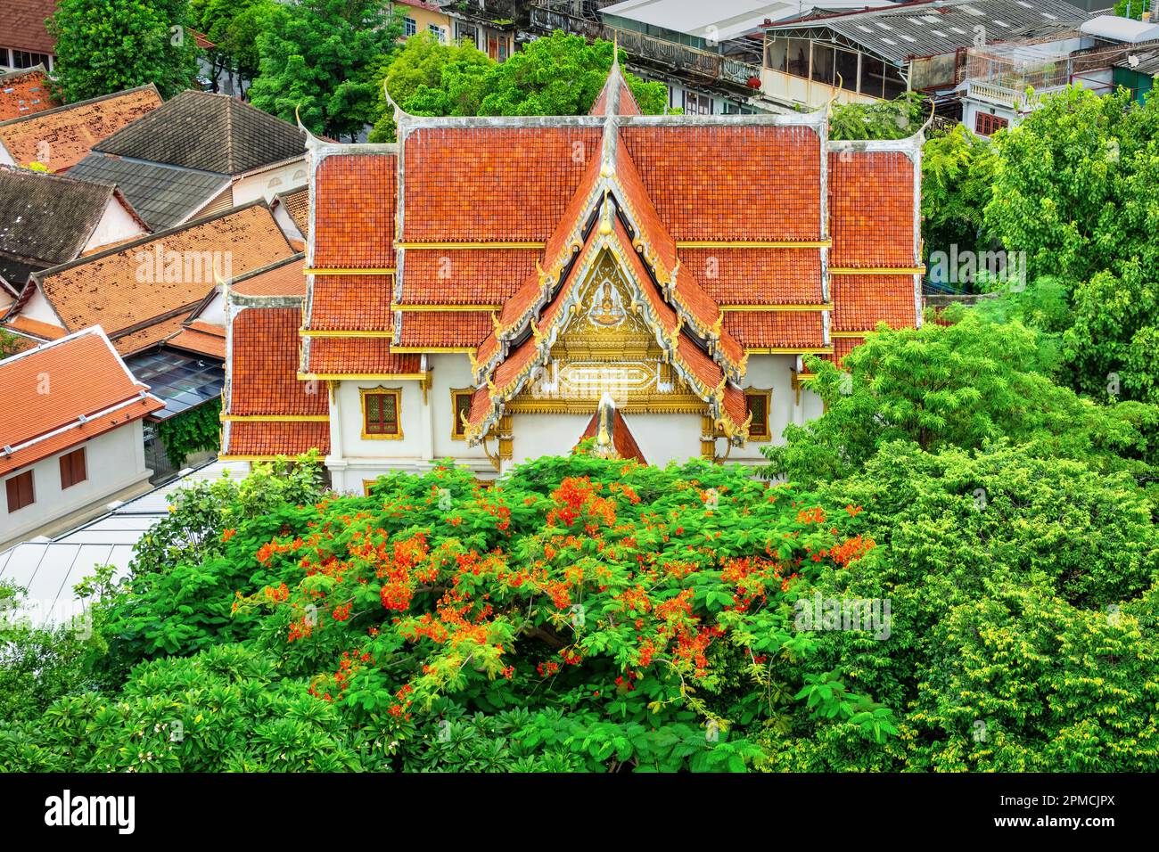 Tempel im Wat Saket vom Goldenen Berg in Bangkok, Thailand aus gesehen Stockfoto