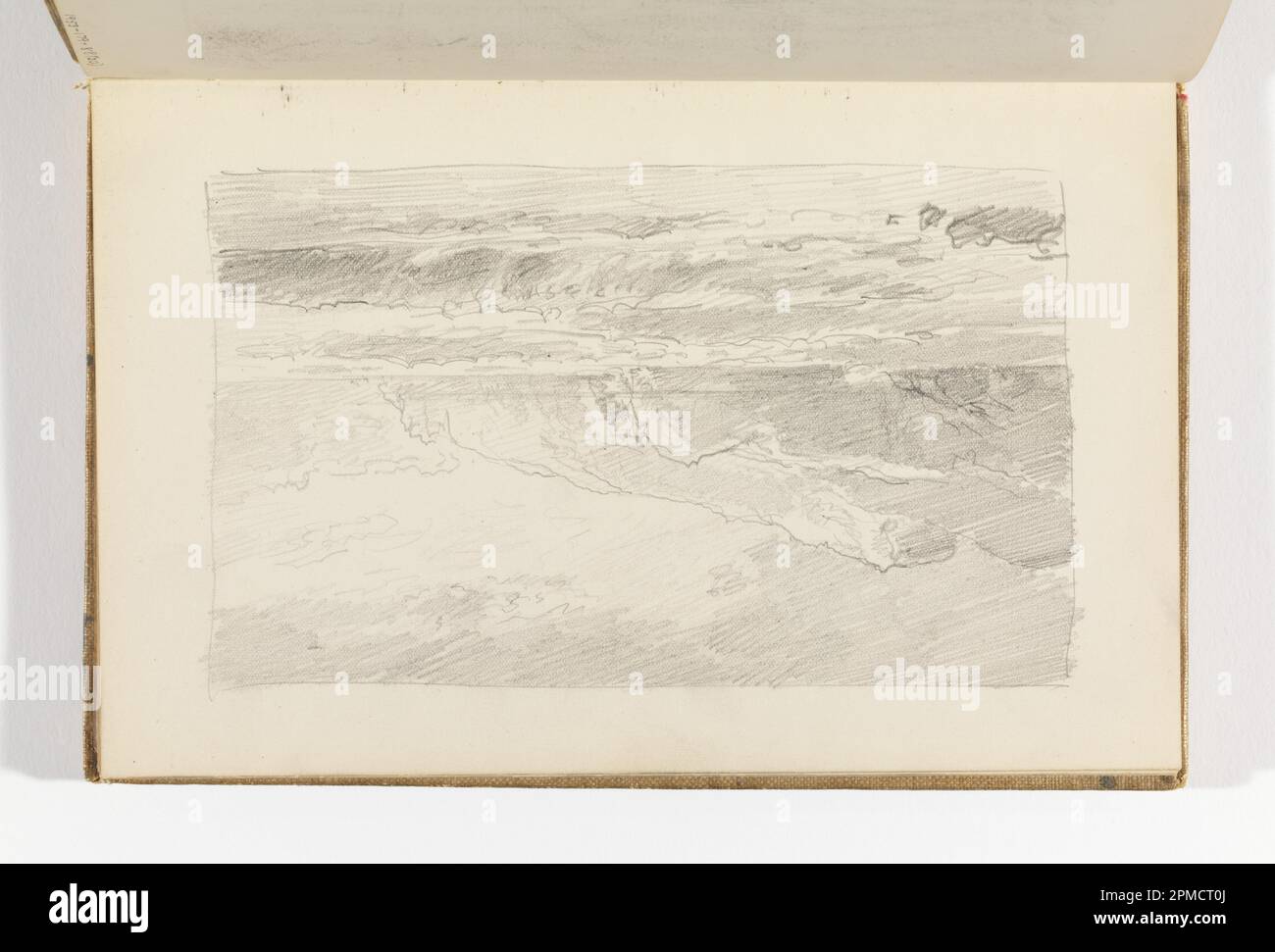 Skizzenbuch Folio, Waves Breaking on Beach with Cliffs; William Trost Richards (amerikanisch, 1833–1905); USA; Graphit auf cremefarbenem gewebtem Papier; 10,3 x 17 cm (4 1/16 x 6 11/16 Zoll) Blatt: 13,7 x 21,5 cm (5 3/8 x 8 7/16 Zoll) Stockfoto