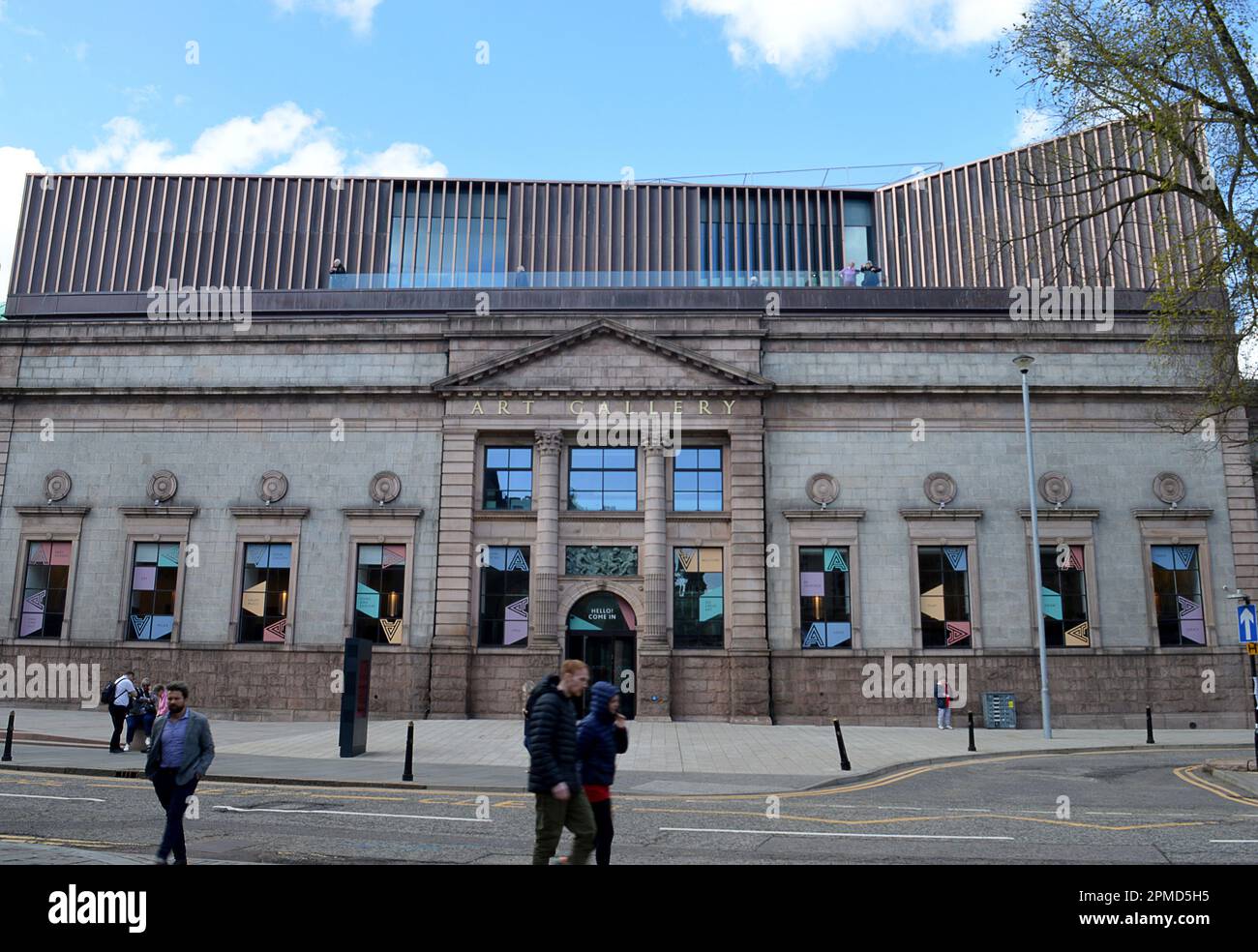 11. APRIL 2023 - ABERDEEN, SCHOTTLAND: Die Kunstgalerie und das Museum in Schoolhill, nachdem zwischen 2015 und 2019 Renovierungsarbeiten im Wert von 34,6m Mio GBP durchgeführt wurden Stockfoto