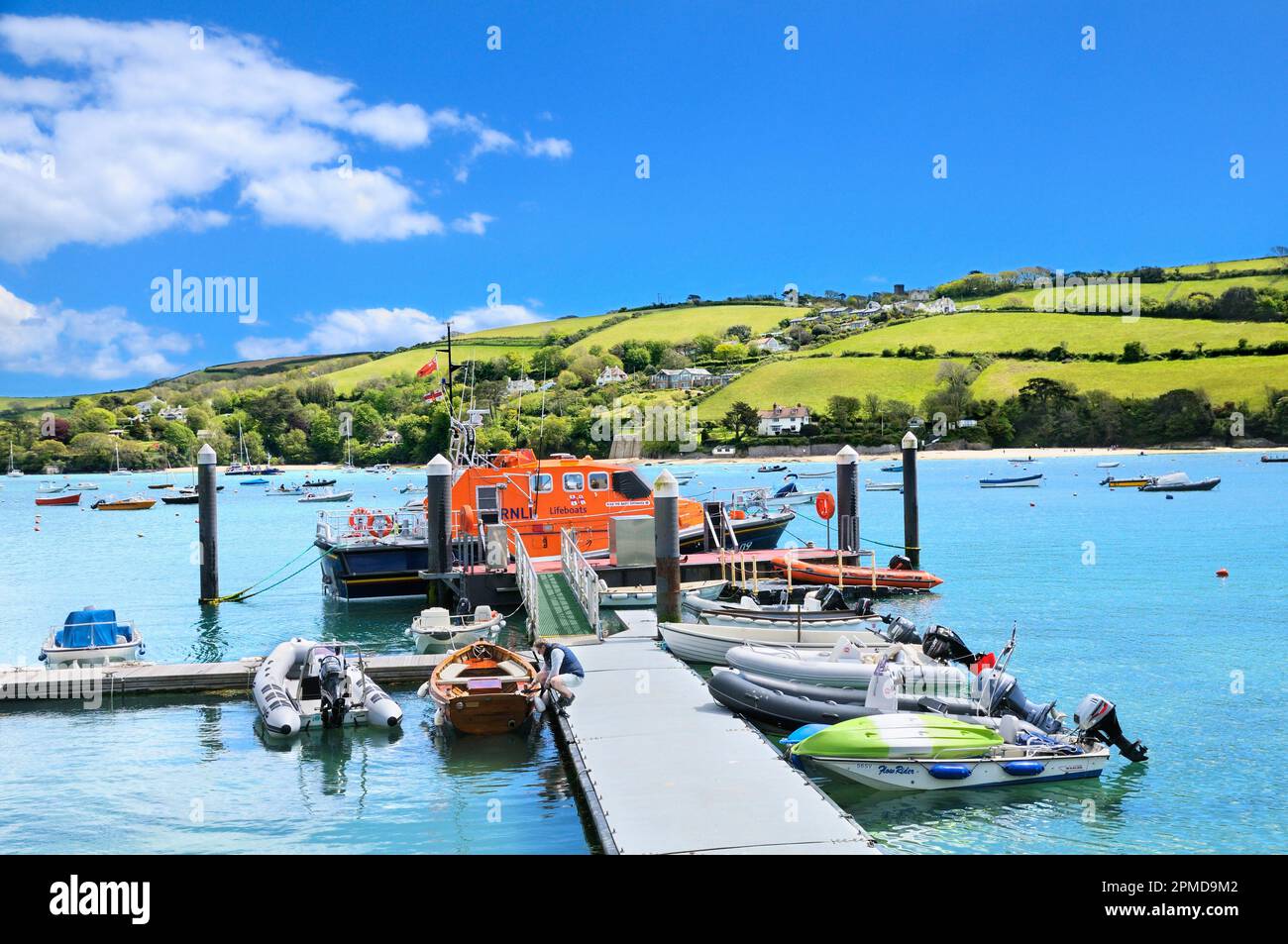 RNLI Baltic Exchange III Allwetter-Rettungsboot an der Rettungsbootstation im Hafen von Salcombe und Kingsbridge Estuary, South Hams, Devon, England, Vereinigtes Königreich Stockfoto
