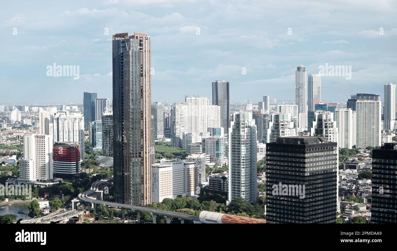 Blick auf die Stadt Jakarta, mit ikonischer Architektur des Bank BNI 46 Building Stockfoto