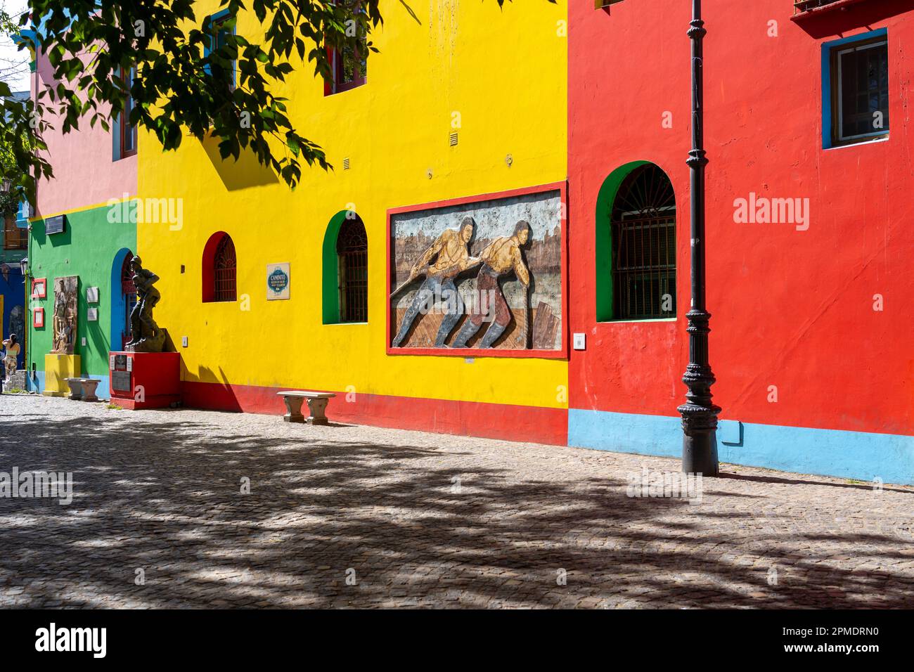 Das farbenfrohe Gebäude im Caminito Street Museum in La Boca, Buenos Aires, Argentinien Stockfoto