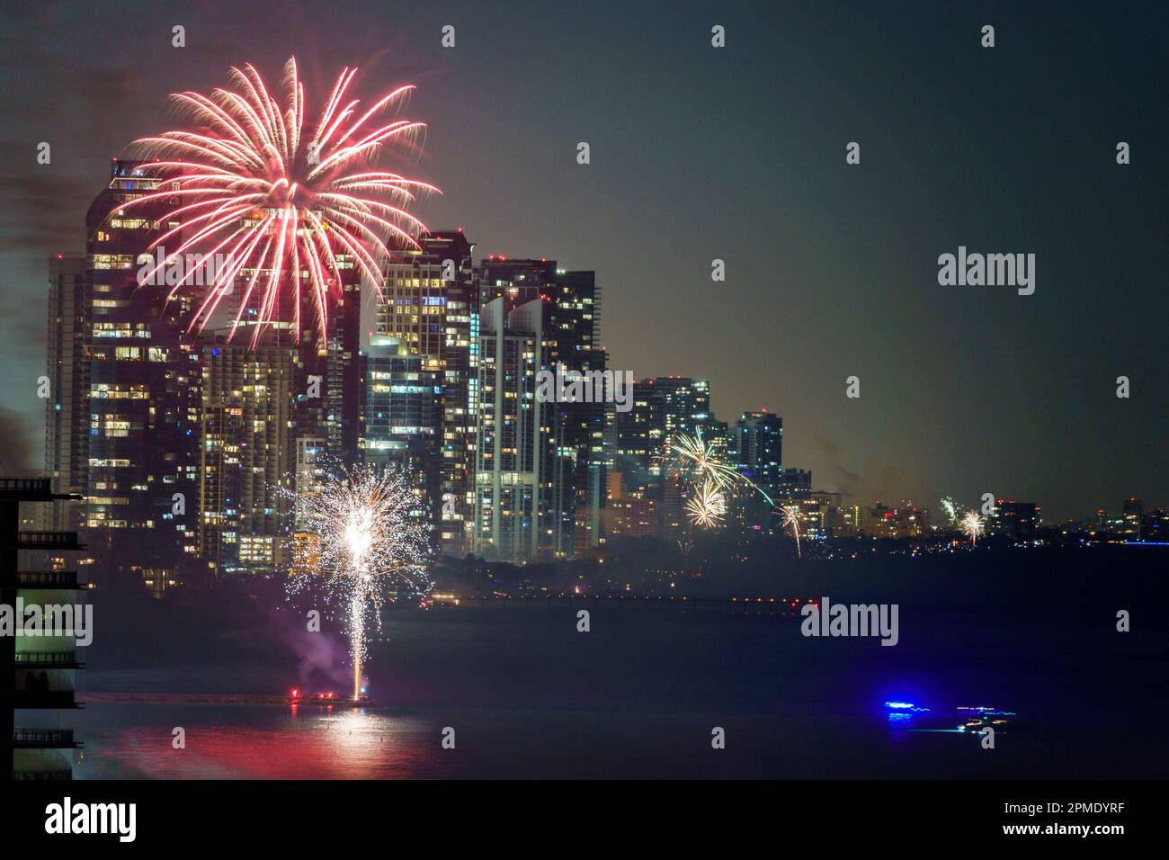 Sunny Isles Beach Miami Florida, Silvester Feuerwerk, jährliche Veranstaltung, Nachtleben, Atlantikküste, Hi Stockfoto