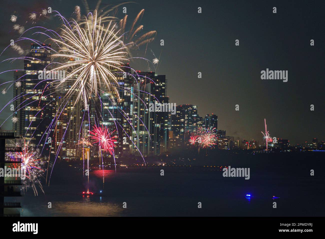 Sunny Isles Beach Miami Florida, Silvester Feuerwerk, jährliche Veranstaltung, Nachtleben, Atlantikküste, High ris Stockfoto