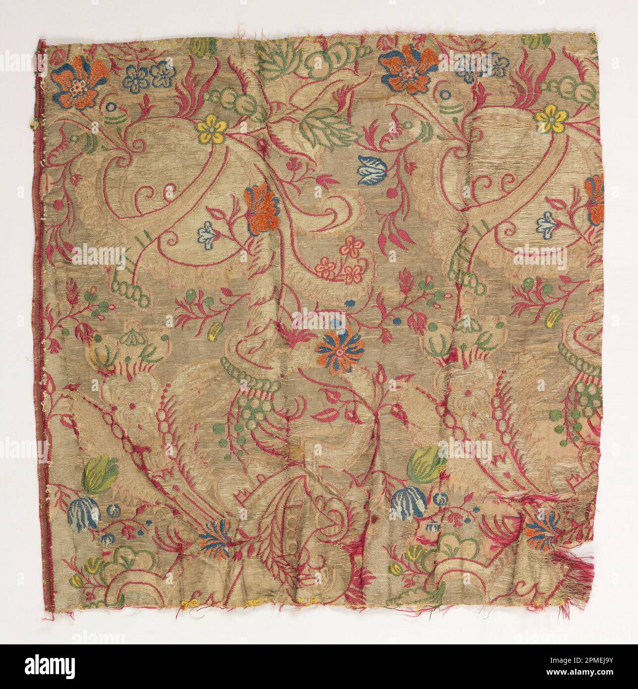 Textil; Seide, Metall; A/H x B: 46,3 x 45 cm (18 1/4 x 17 11/16 Zoll) B/ H x B: 46 x 11 cm (18 1/8 x 4 5/16 Zoll); 1971-91-4-a,b Stockfoto