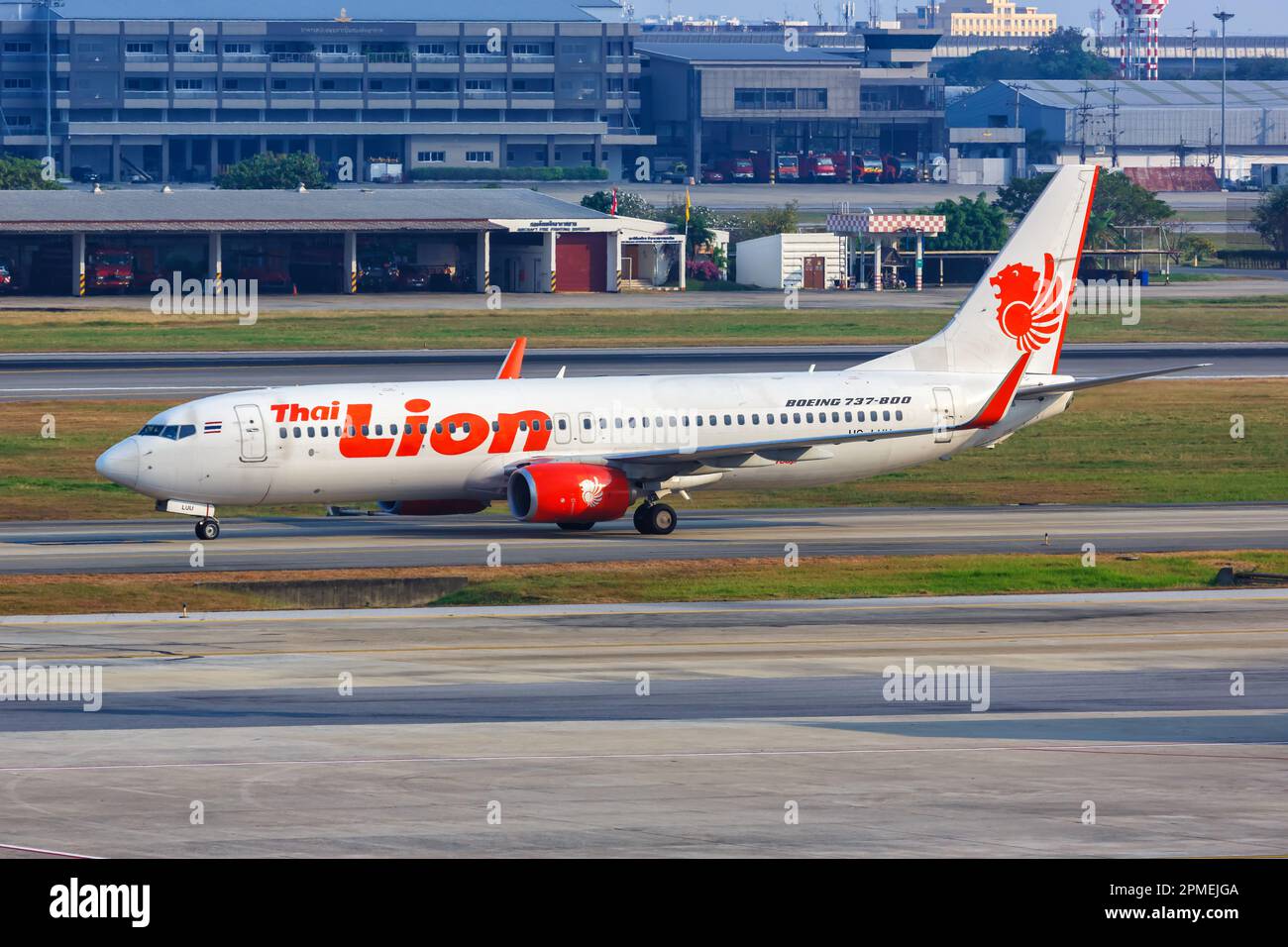 Bangkok, Thailand - 14. Februar 2023: Thai Lion Air Boeing 737-800 Flugzeug am Bangkok Don Mueang Flughafen (DMK) in Thailand. Stockfoto