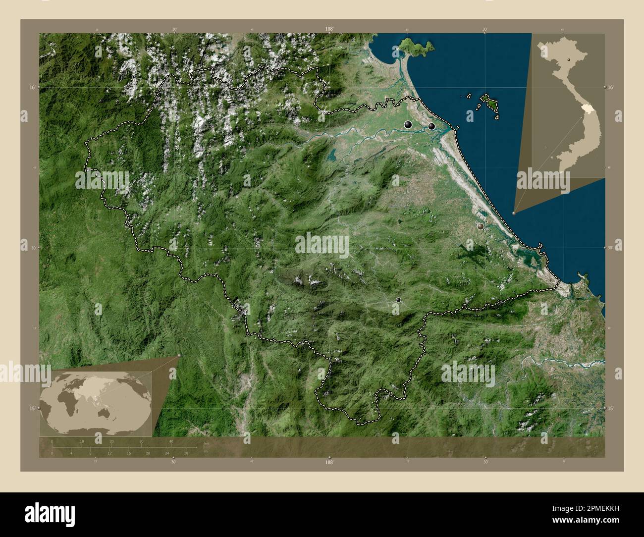 Quang Nam, Provinz Vietnam. Hochauflösende Satellitenkarte. Standorte der wichtigsten Städte der Region. Eckkarten für zusätzliche Standorte Stockfoto