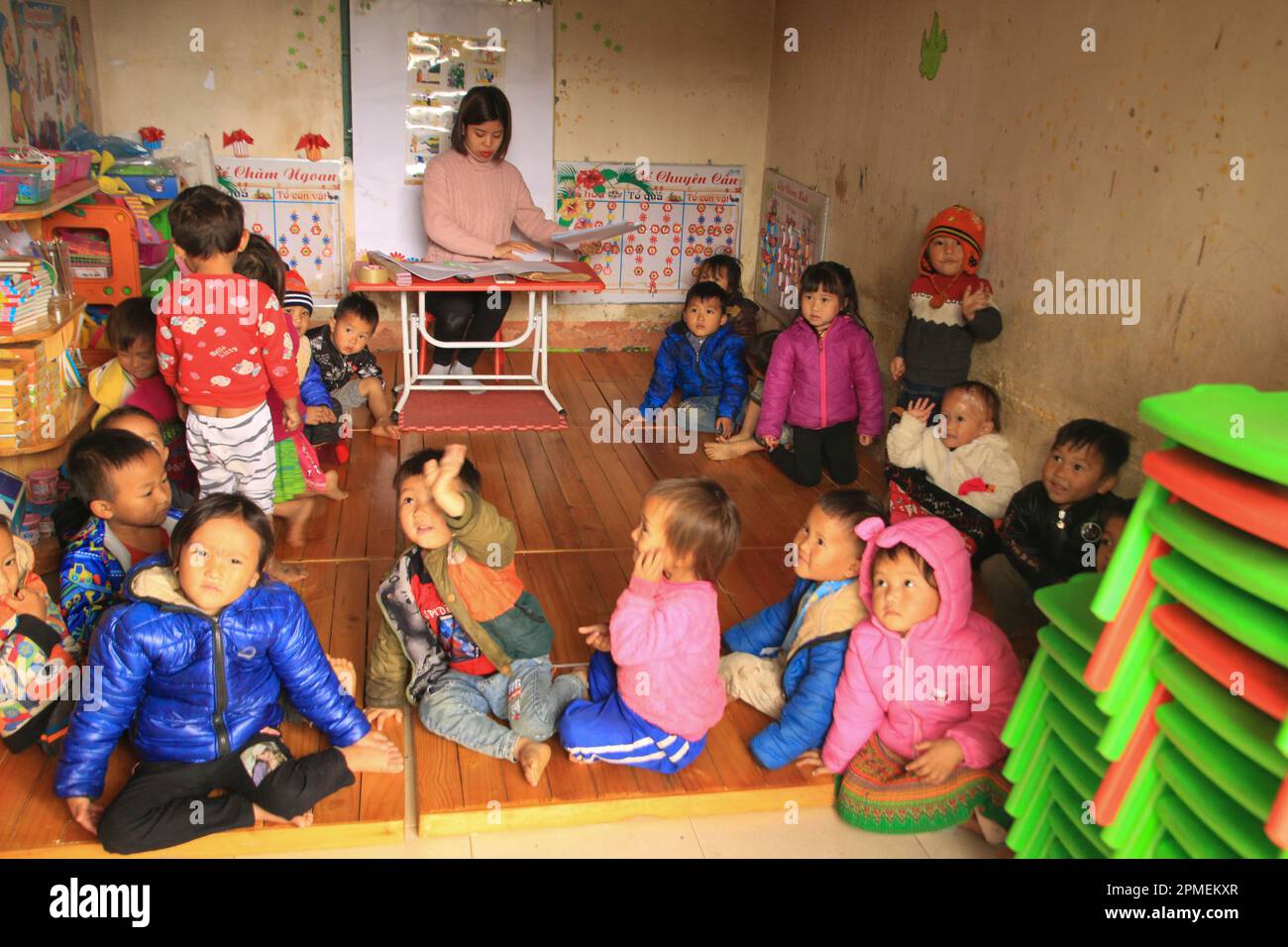 Vietnamesische Vorschulkinder im Kindergarten, fotografiert in Sa Pa, Nordwesten Vietnams Stockfoto