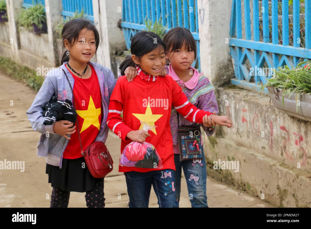 Vietnamesische Schulkinder wurden in Sa Pa, Nordwest-Vietnam fotografiert Stockfoto