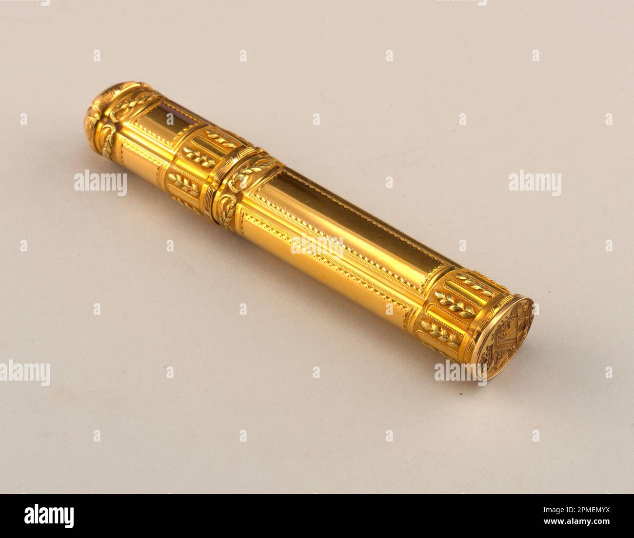 Etui und Cover (möglicherweise Schweiz); Gold; 11,9 x 2 x 1,5 cm (4 11/16 x 13/16 x 9/16 Zoll) Stockfoto