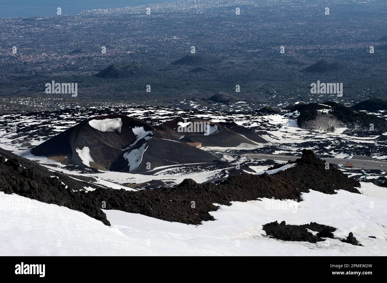 Vulkane von oben im Winter Ätna-Nationalpark, Sizilien, Italien Stockfoto
