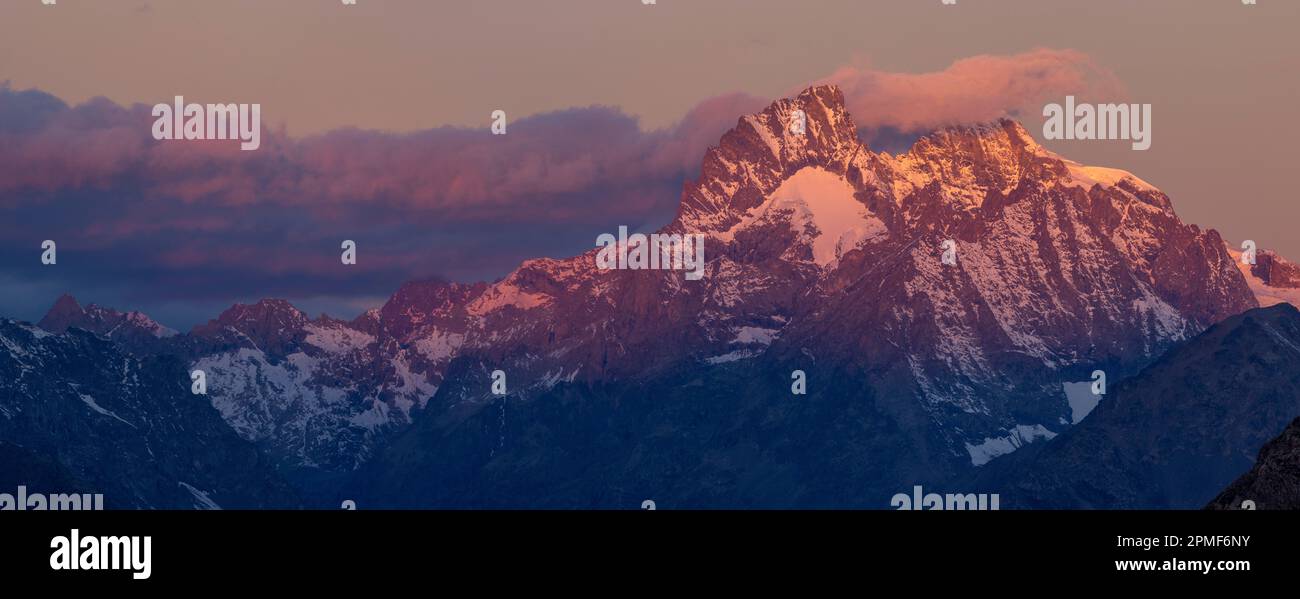 Frankreich, Hautes-Alpes, Ecrins National Park, Grand Pic de La Meije (3983m) und sein Gletscher Stockfoto