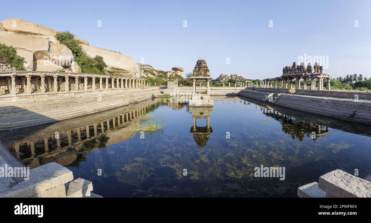 Indien, Karnataka, Hampi, UNESCO-Weltkulturerbe, Krishna Basar Teich Stockfoto
