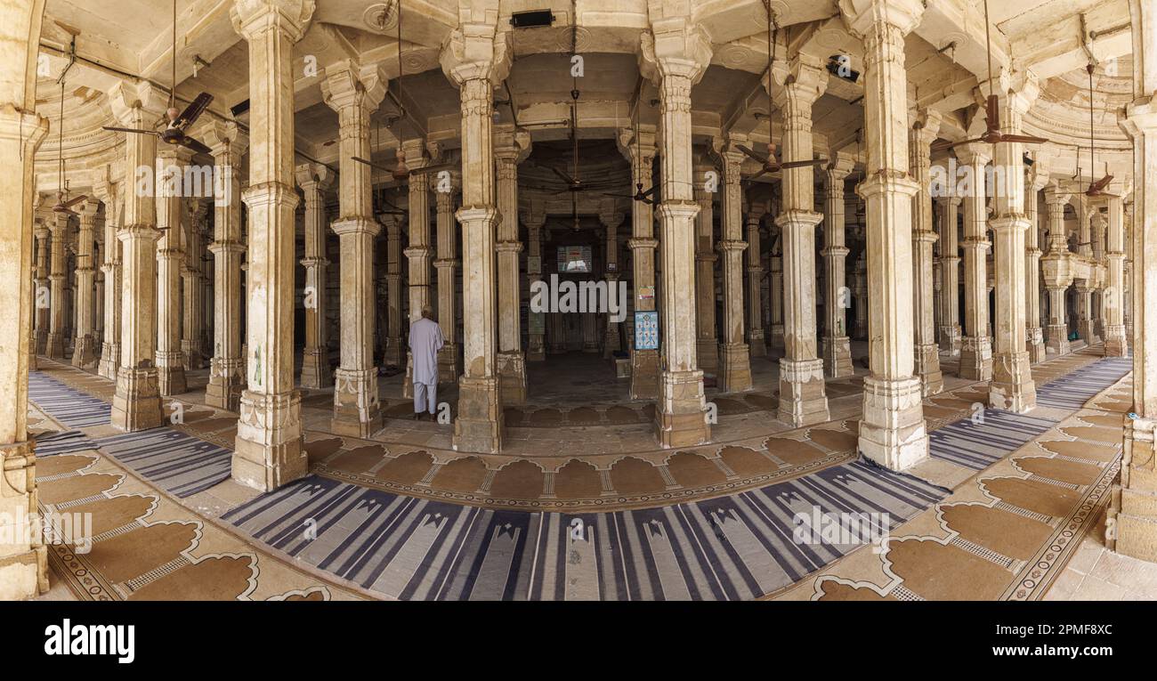 Indien, Gujarat, Ahmedabad, Sarkej Roza aus dem 15. Und 16. Jahrhundert, die große Moschee Stockfoto