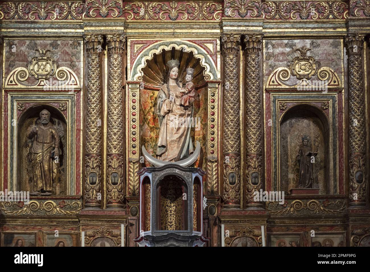 Spanien, Kanarische Inseln, Fuerteventura, Betancuria, Kirche Santa Maria, Barockes Altarbild aus dem 17. Und 18. Jahrhundert von Francisco Hernandez Stockfoto