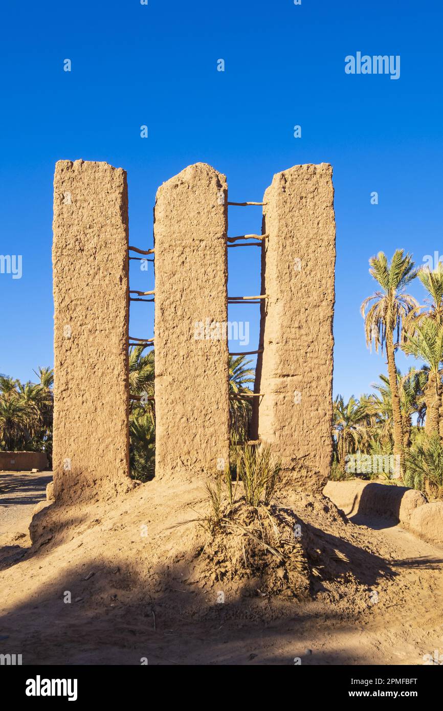 Marokko, Provinz Zagora, M'Hamid El Ghizlane, das alte Dorf vor den Toren der Wüste, Khettara, uralte Bewässerungstechnik Stockfoto
