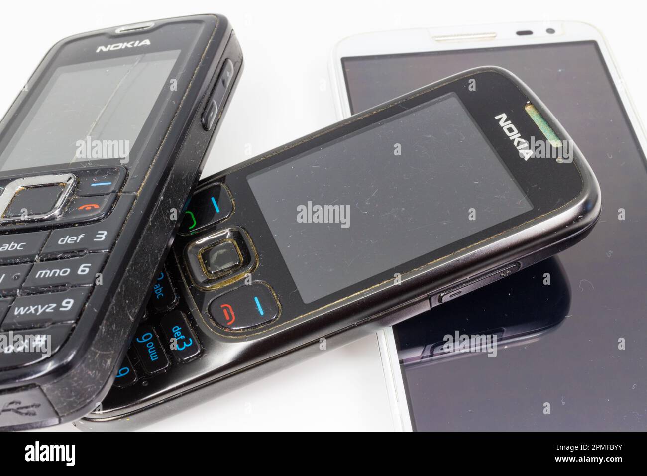 Klassische Mobiltelefone, Nokia 3110 und 6303, LG G2 Mini Stockfoto