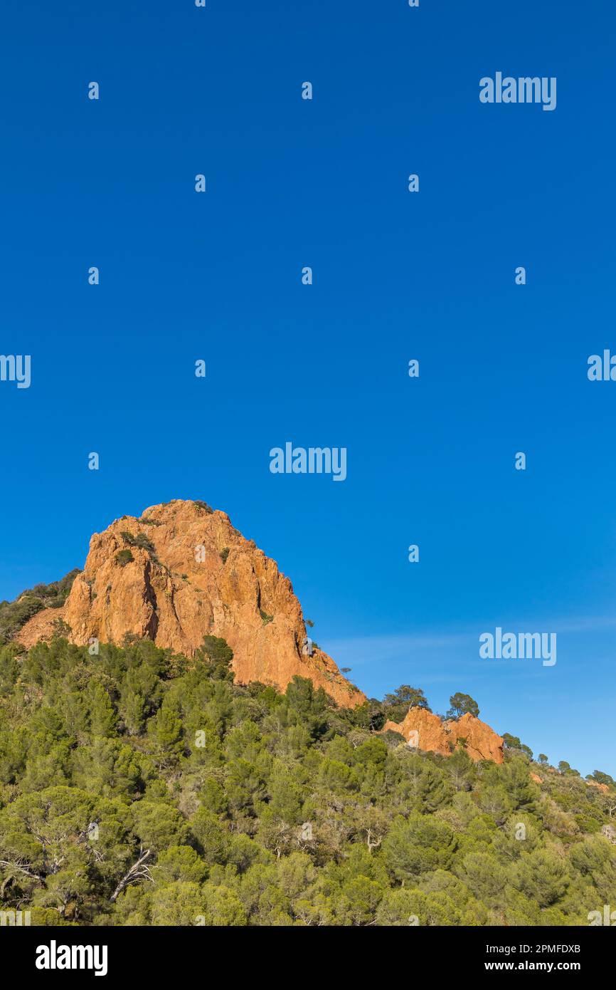 Rote Felsen am Kap Dramont, Esterel, Cote d'Azur, französische Riviera, Europa Stockfoto