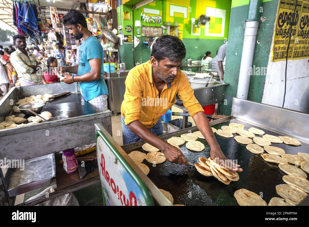 Indien, Tamil Nadu, Thanjavur, zentraler Busbahnhof, Street Food Stockfoto