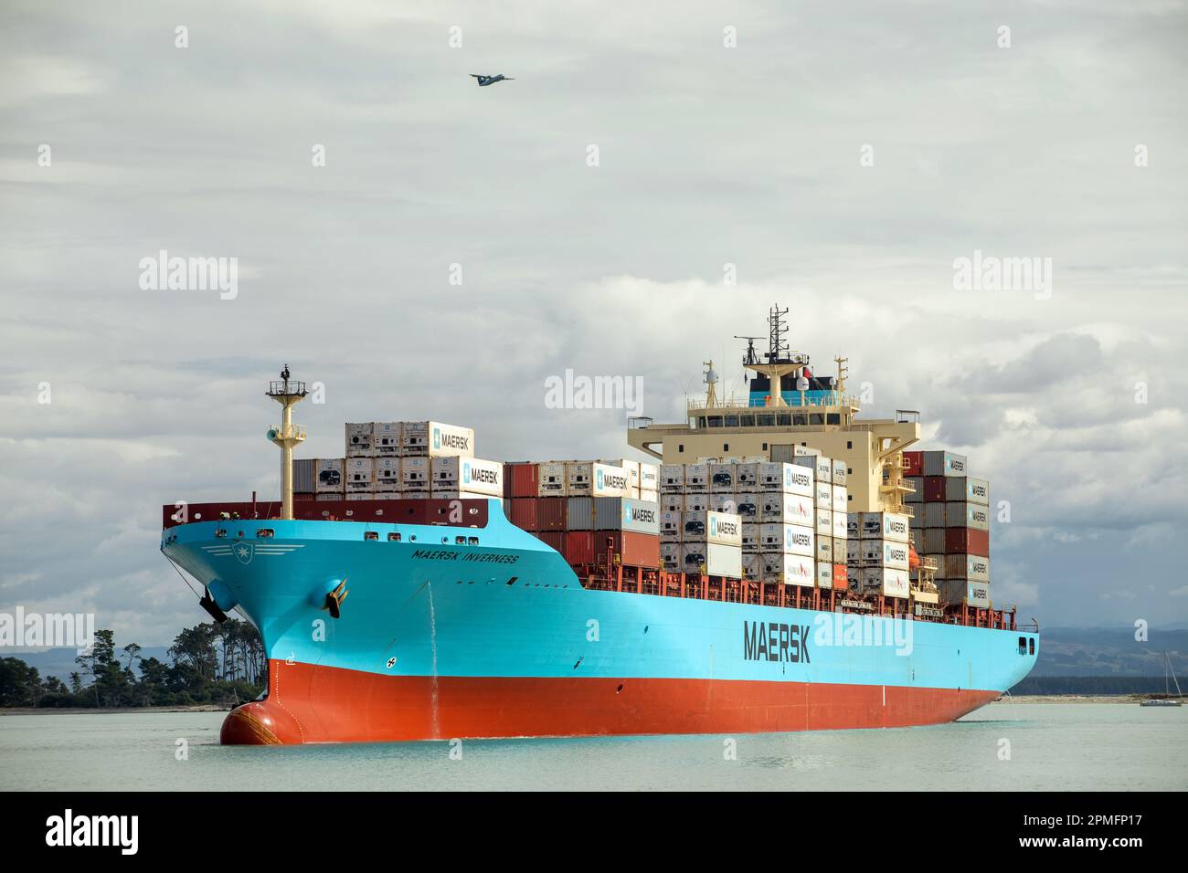 Bild von Tim Cuff - 13. April 2023 - Aktivität rund um Port Nelson, bei Ankunft des Containerschiffs Maersk Inverness, Nelson, Neuseeland Stockfoto