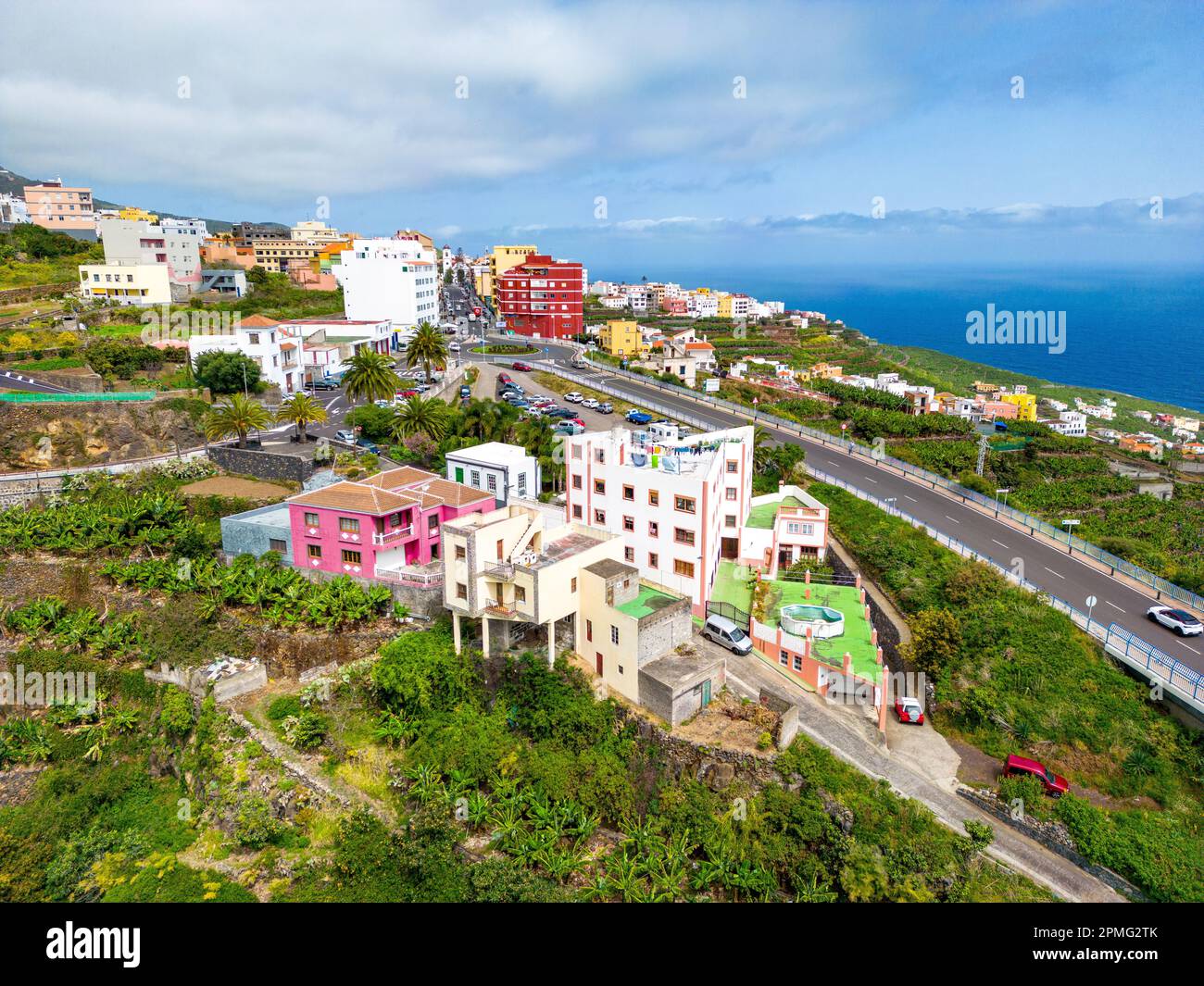 Luftaufnahme von den Green Volcanic Hills in der Nähe von Los Sauces auf La Palma Island, Kanarische Inseln, Spanien. Stockfoto