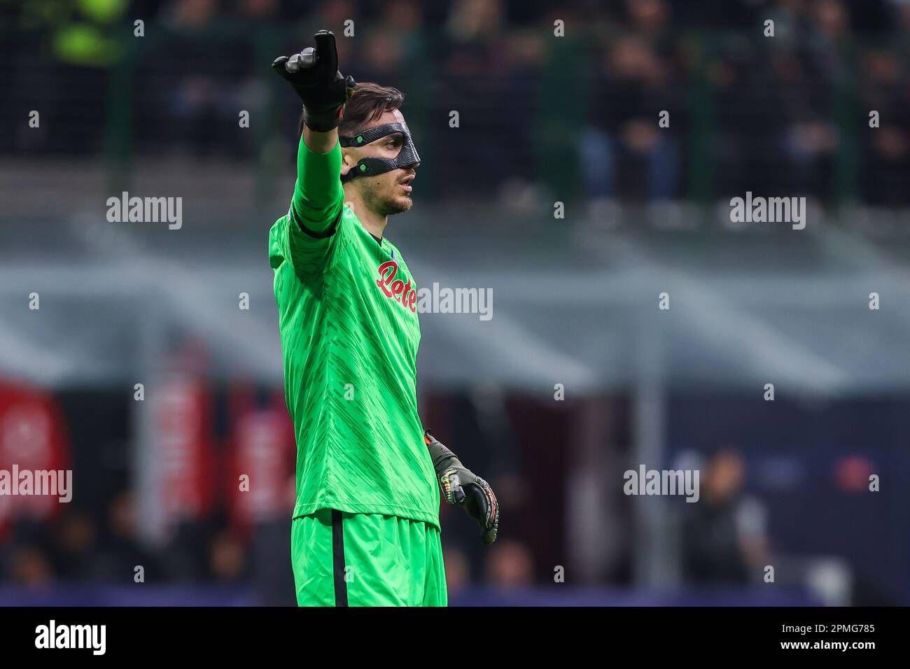 Mailand, Italien. 12. April 2023. Alex Meret von SSC Napoli Gesten während des Viertelfinals der UEFA Champions League 2022/23 – Fußballspiel der ersten Etappe zwischen AC Mailand und SSC Napoli im San Siro Stadium, Mailand. Kredit: SOPA Images Limited/Alamy Live News Stockfoto