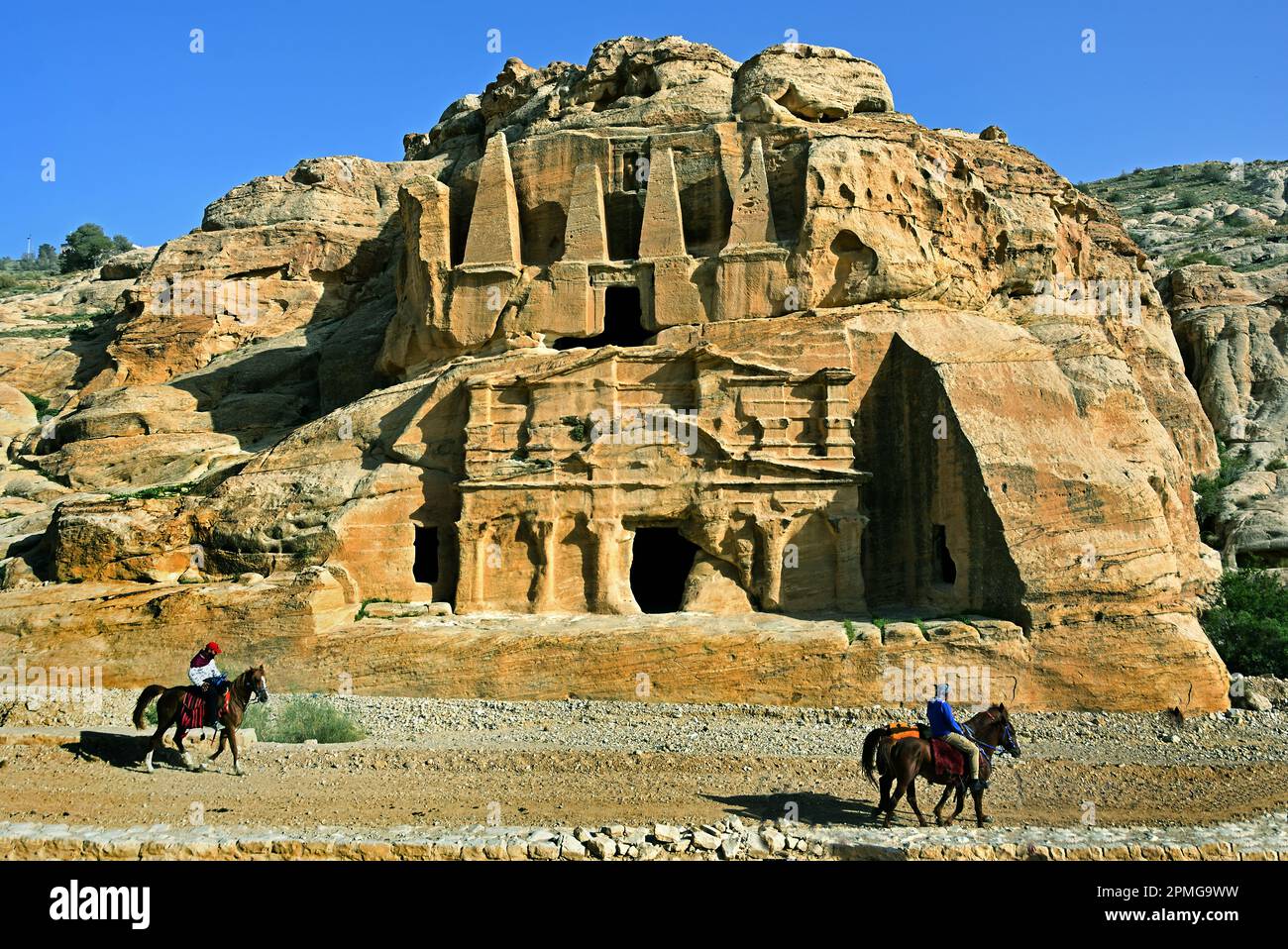 Das Obelisk-Grab Petra Stadt Nabataeanische Karawane-Stadt Felsfassaden Jordan geschnitzte Sandsteinwüste. Stockfoto