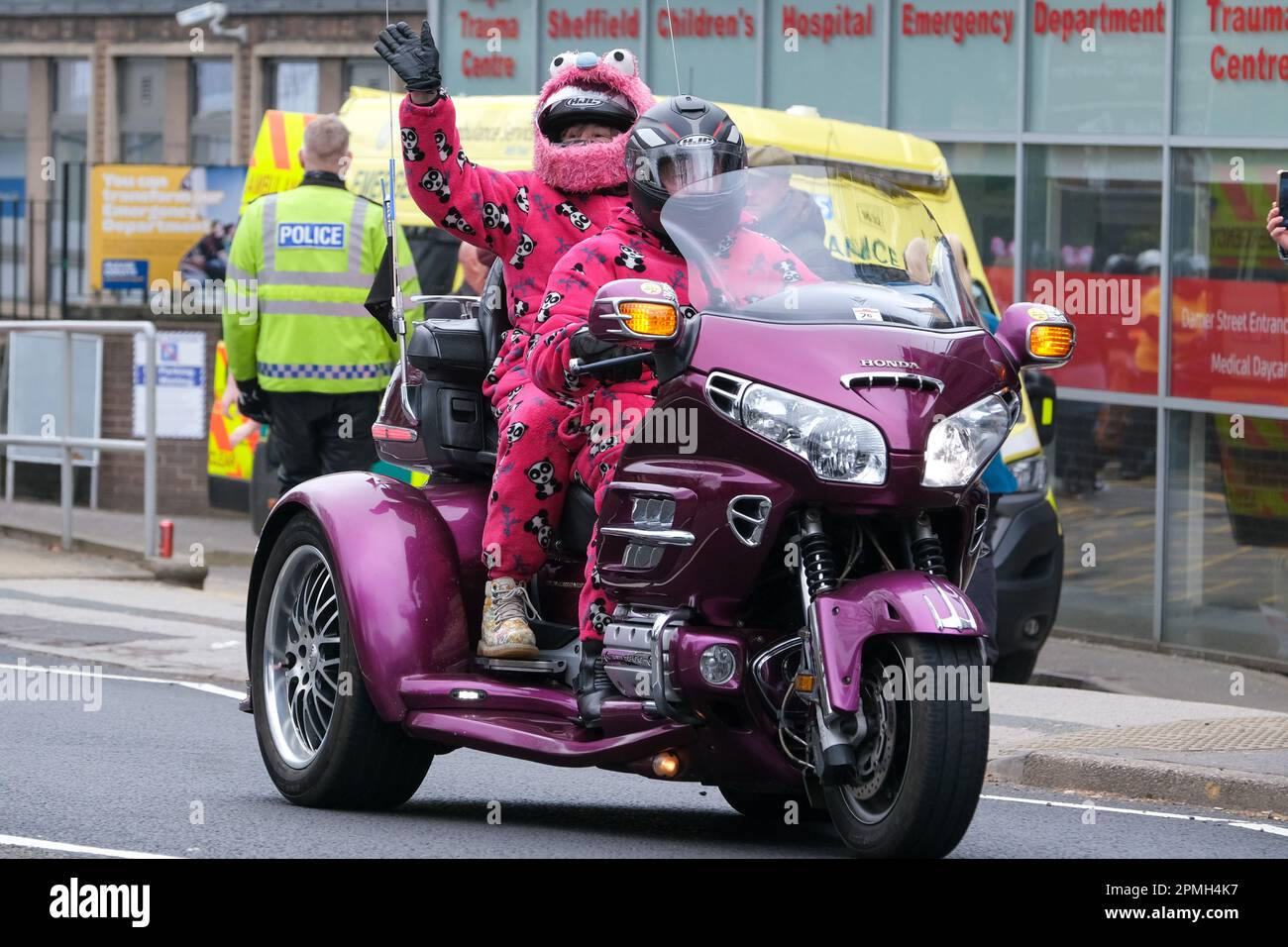 Theo's Egg Run 2023 Bikers Parade vorbei am Kinderkrankenhaus, um Spenden für die Kinderkrankenhaus-Wohltätigkeitsorganisation zu sammeln Stockfoto